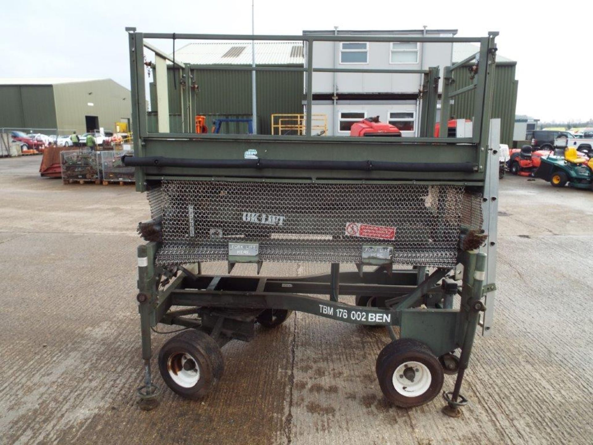 UK Lift 4m Mobile Hydraulic Work Platform - Bild 4 aus 15