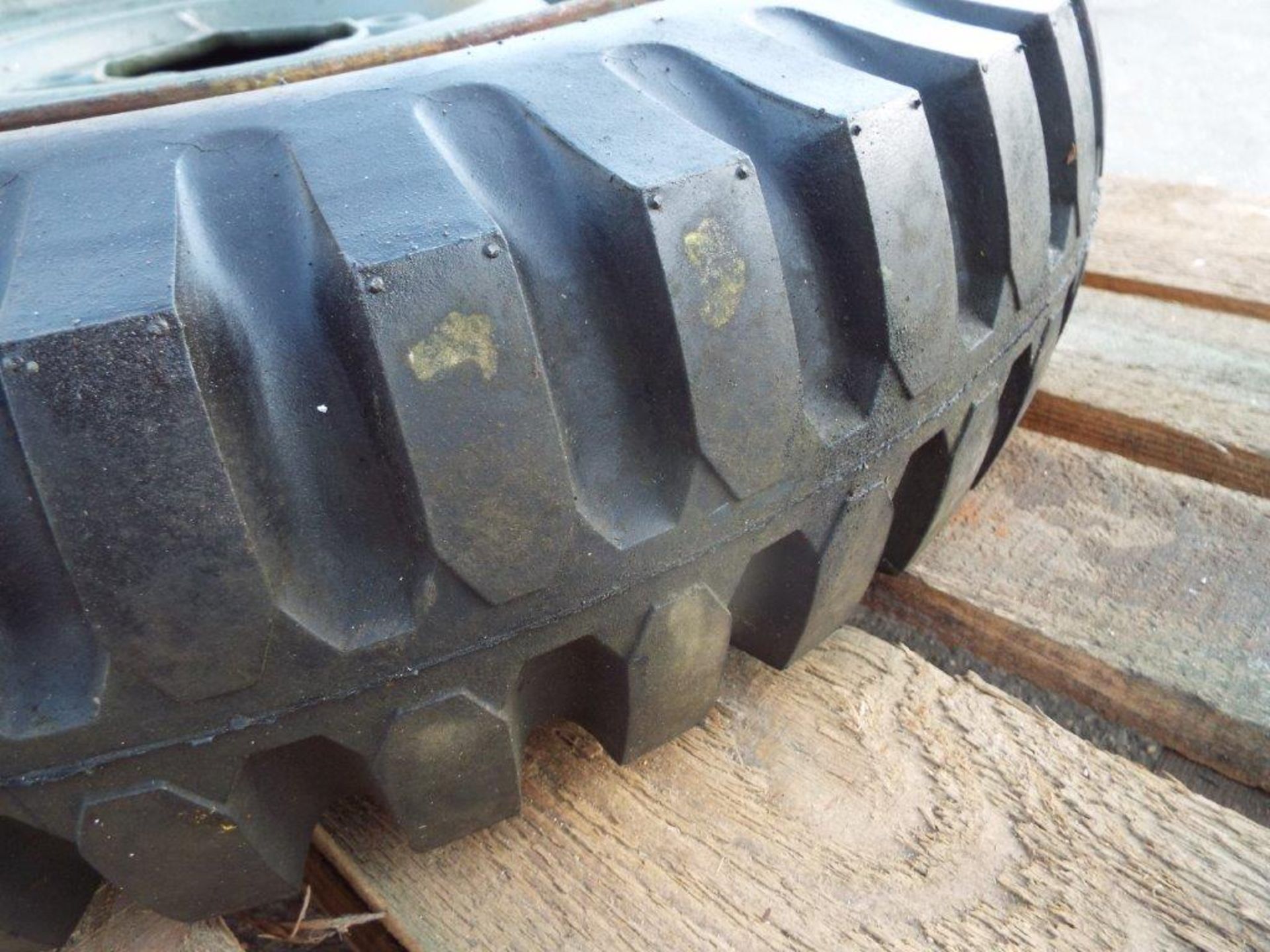 Firestone Ground Grip 6.50-16 Tyre with 5 Stud Rim Suitable for Lightweight Land Rover etc - Image 5 of 7