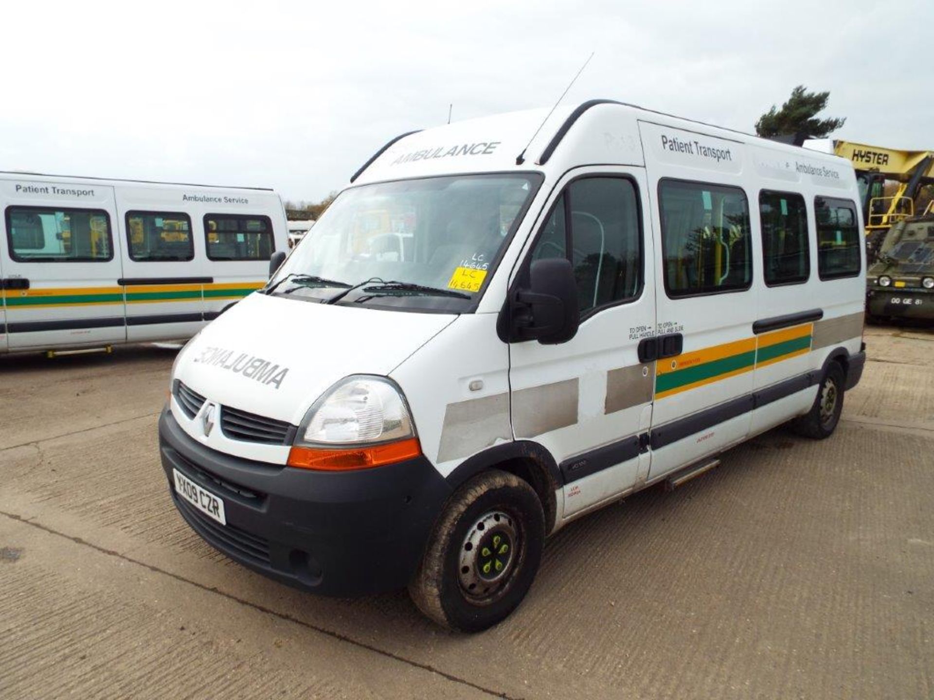 Renault Master 2.5 LM35 DCI Ambulance with Ricon 350KG Tail Lift - Image 3 of 31