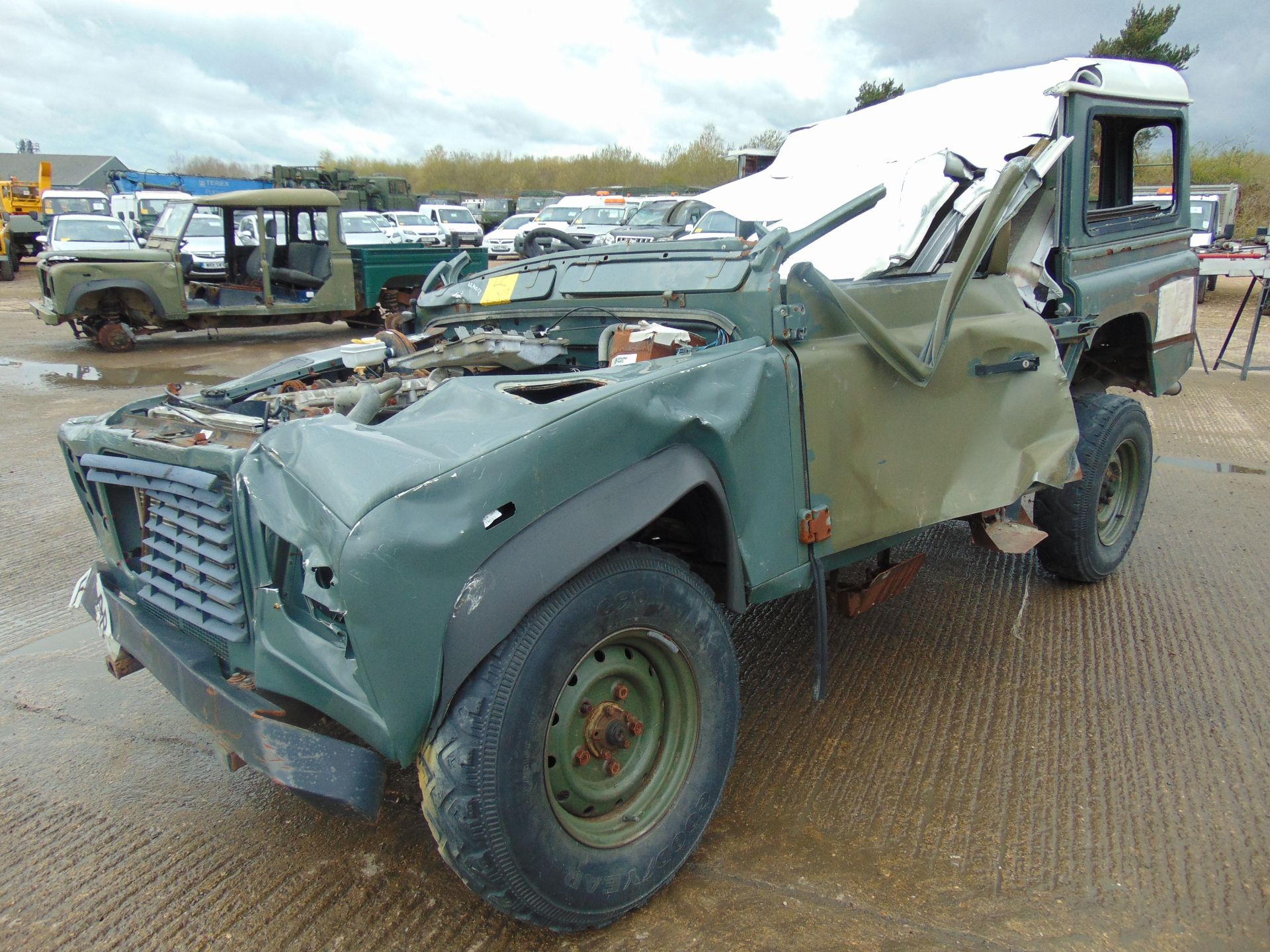 Land Rover Defender 110 TD5 suitable for spares or repairs - Image 3 of 14