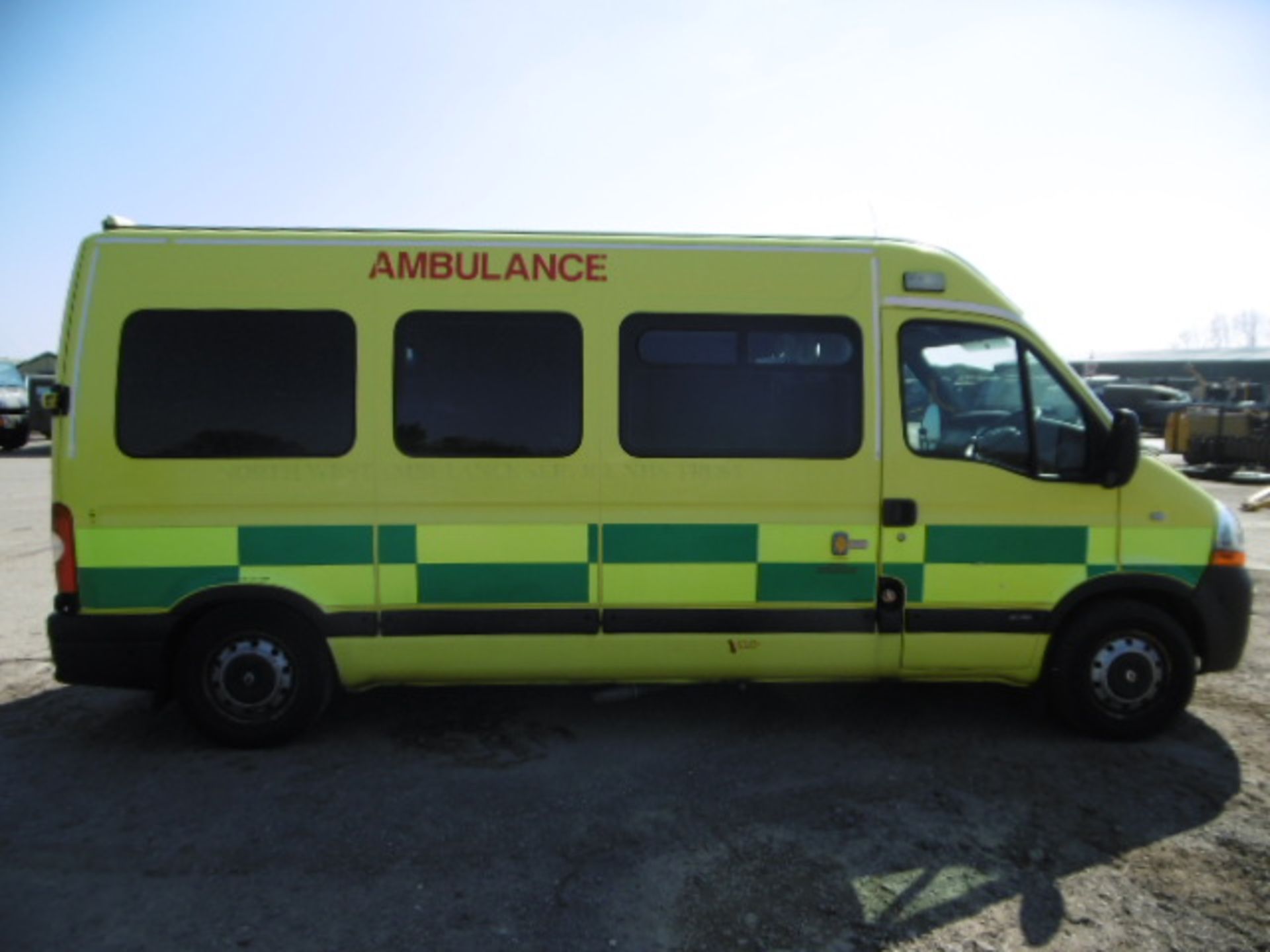 Renault Master 2.5 DCI ambulance - Bild 4 aus 19