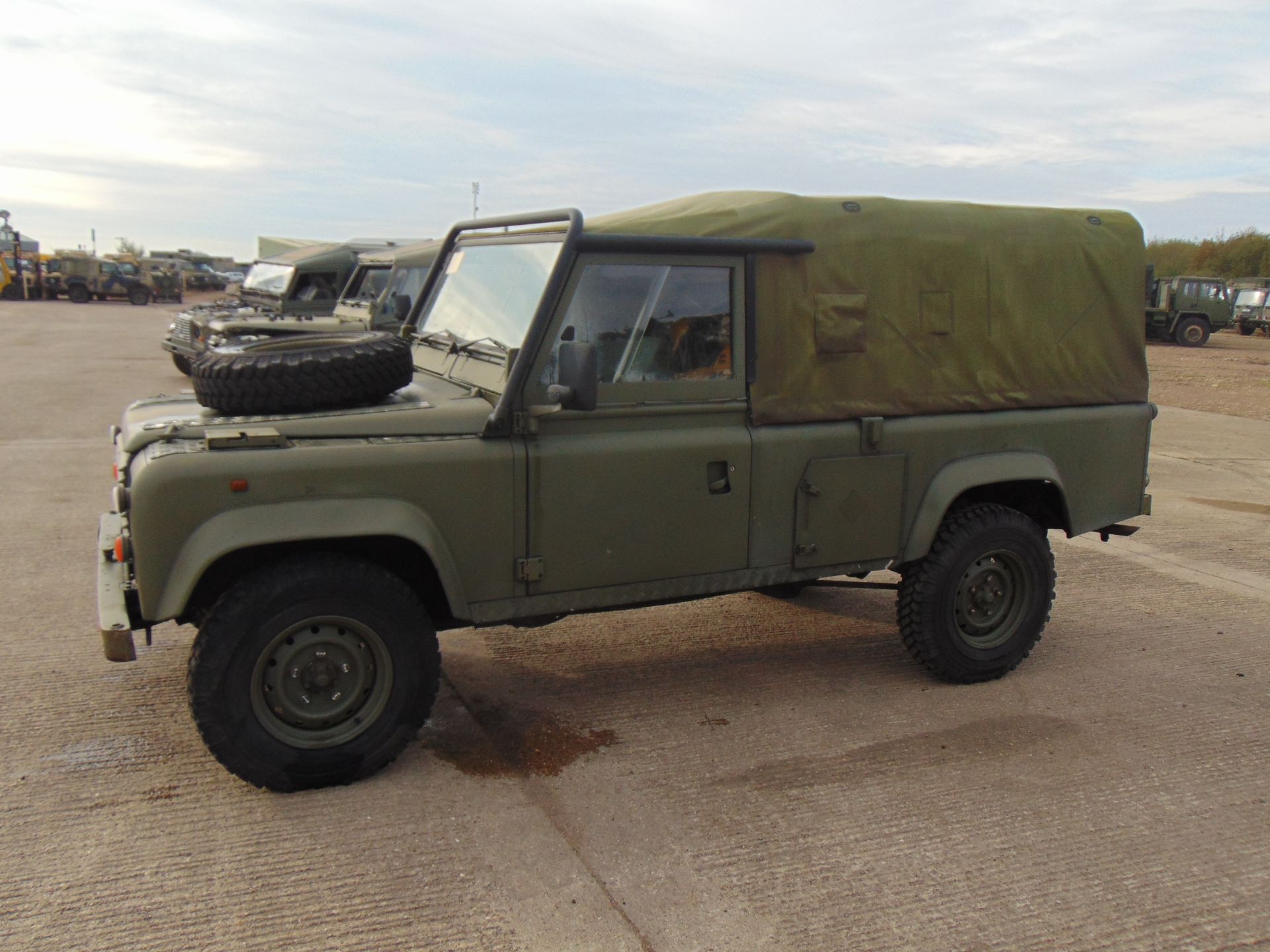 Land Rover TITHONUS 110 Soft Top - Bild 4 aus 23