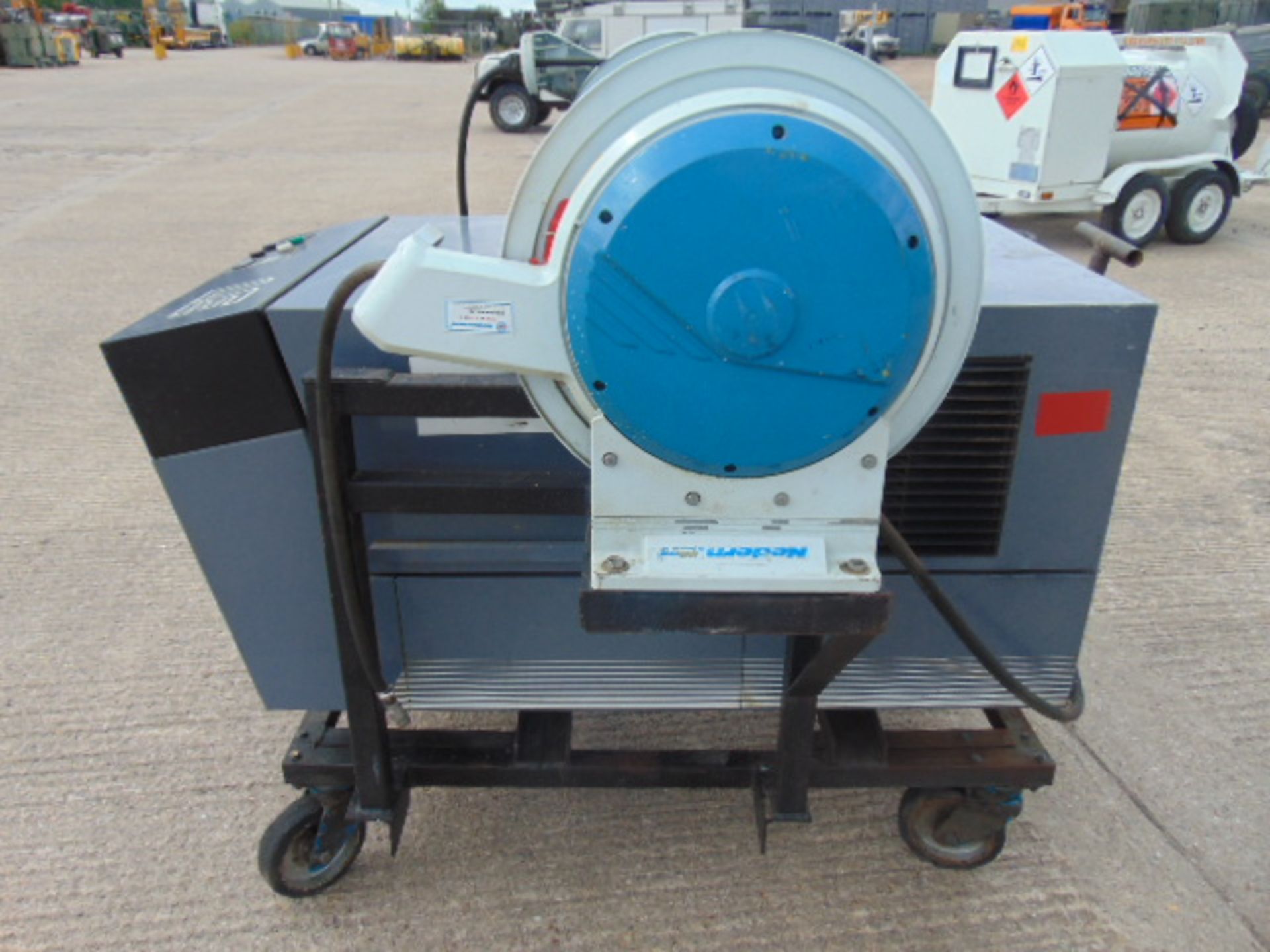 Atlas Copco LE9 Trolley Mounted Air Compressor with Hoses etc - Image 4 of 20