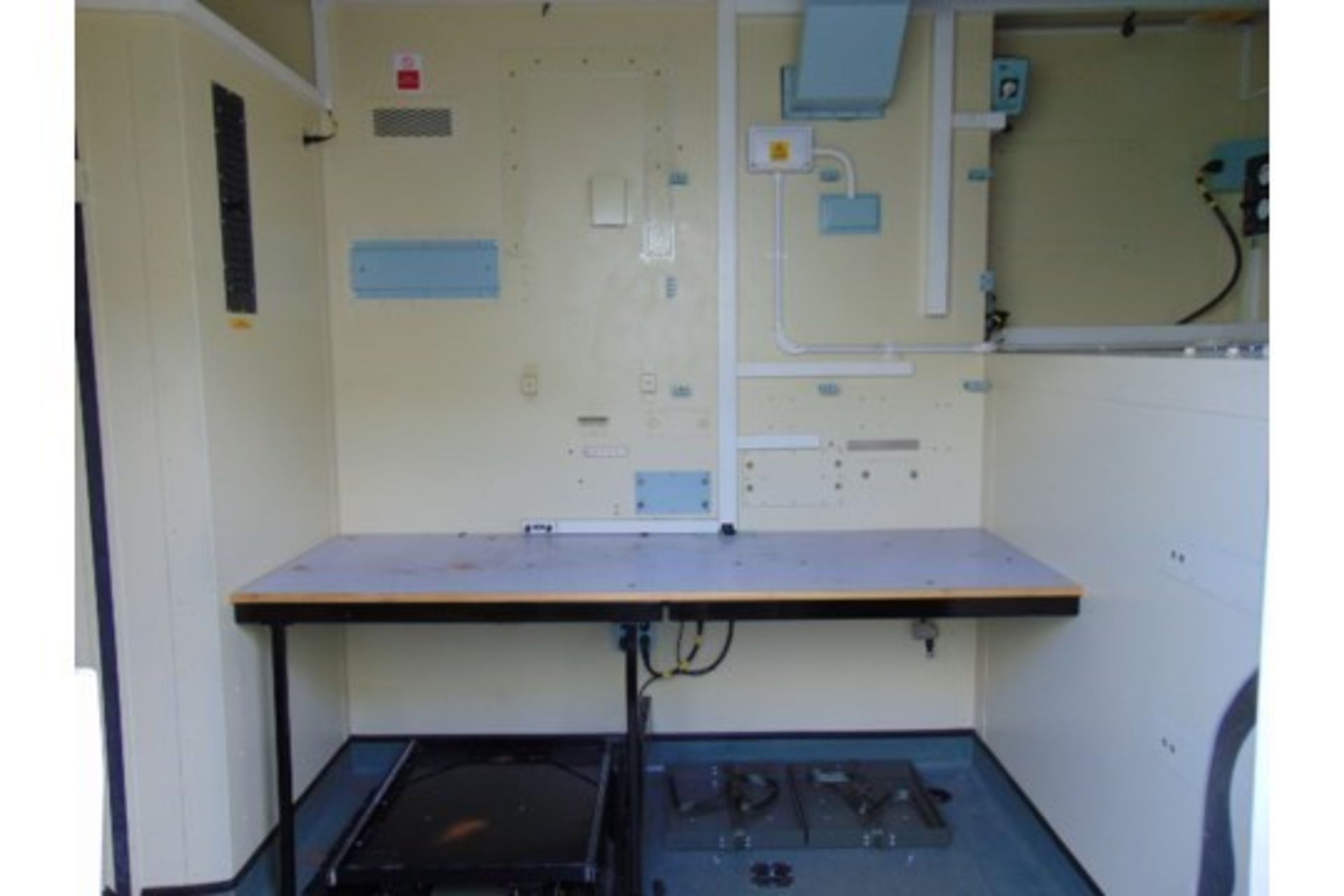 Demountable Workshop/Communications Cabin - Image 18 of 20