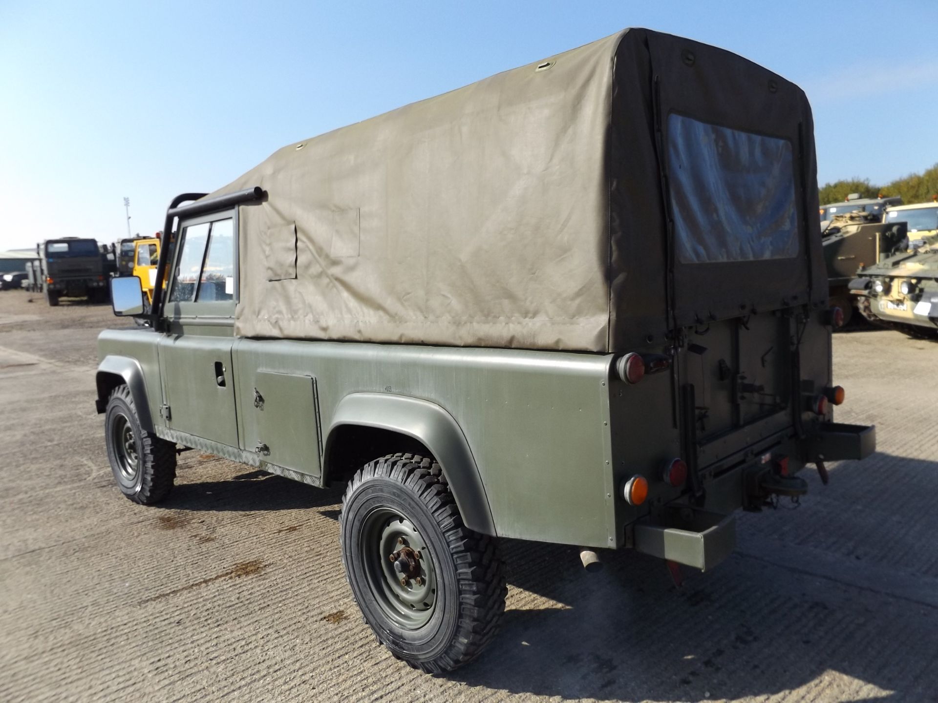 Land Rover TITHONUS 110 Soft Top - Bild 8 aus 18