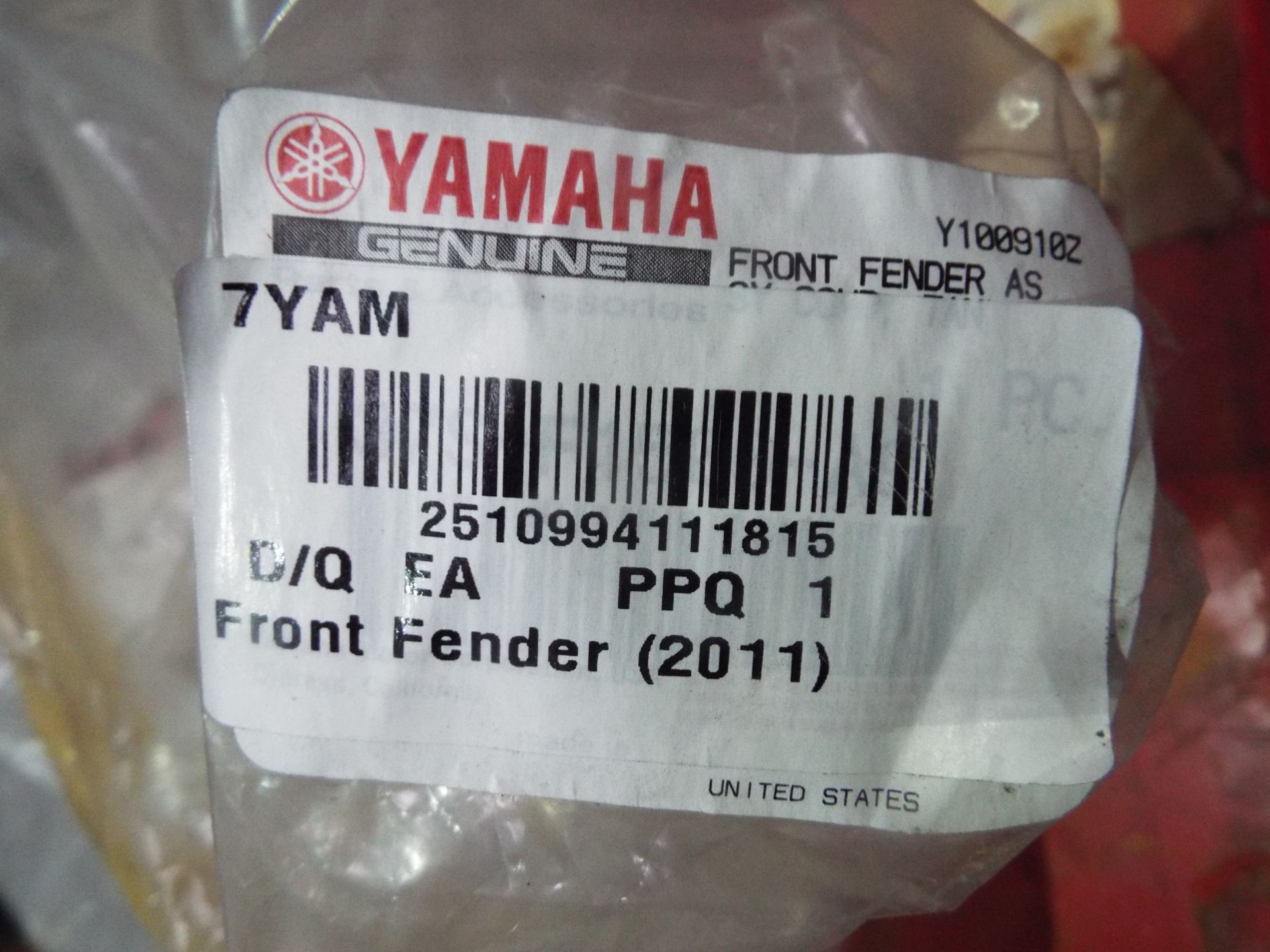 Yamaha Grizzly Front Fender P/No 37S-F1500-A9 - Bild 5 aus 5