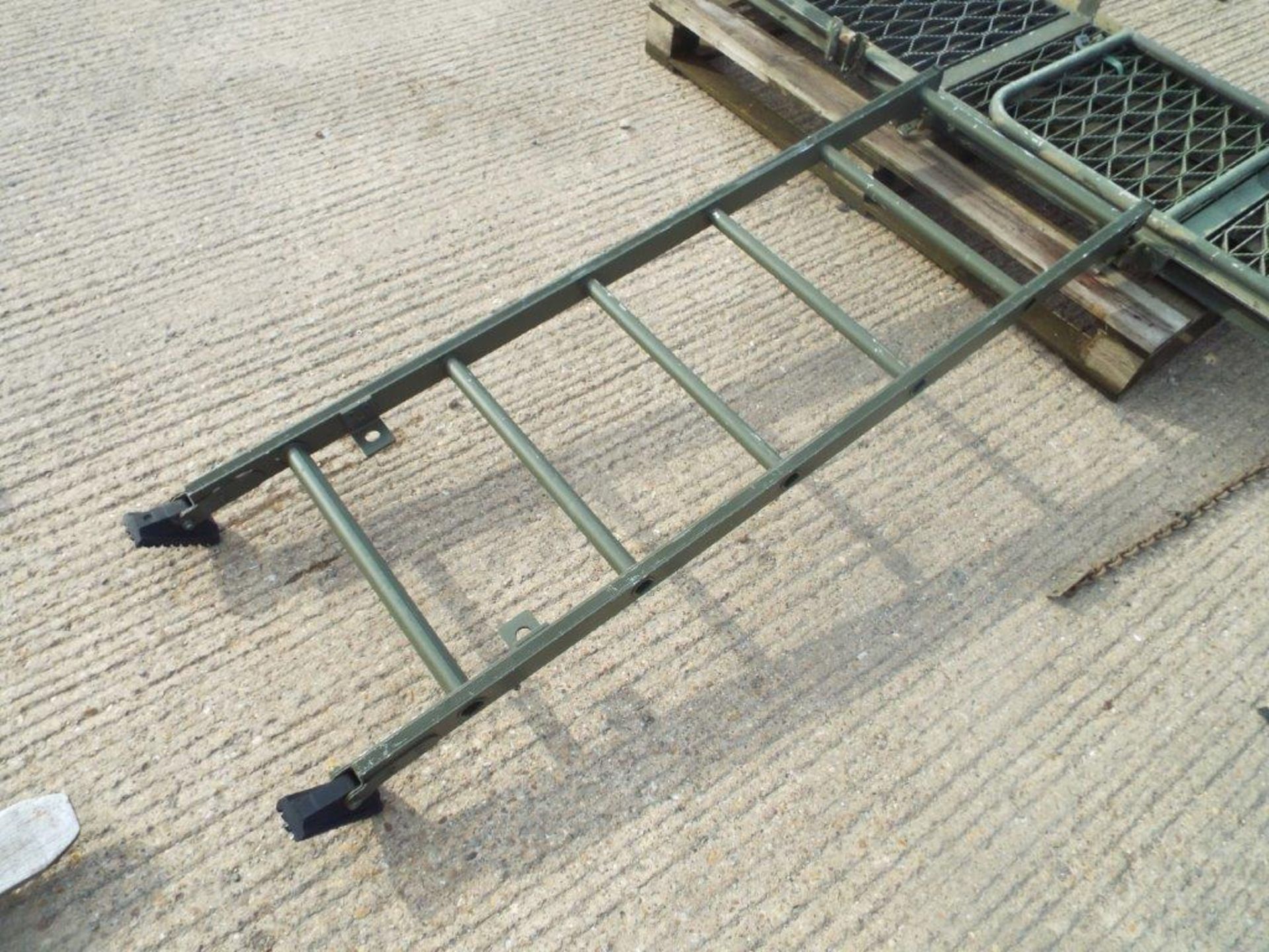 Heavy Duty Gangway / Side Platform Assy with Ladder - Image 4 of 7