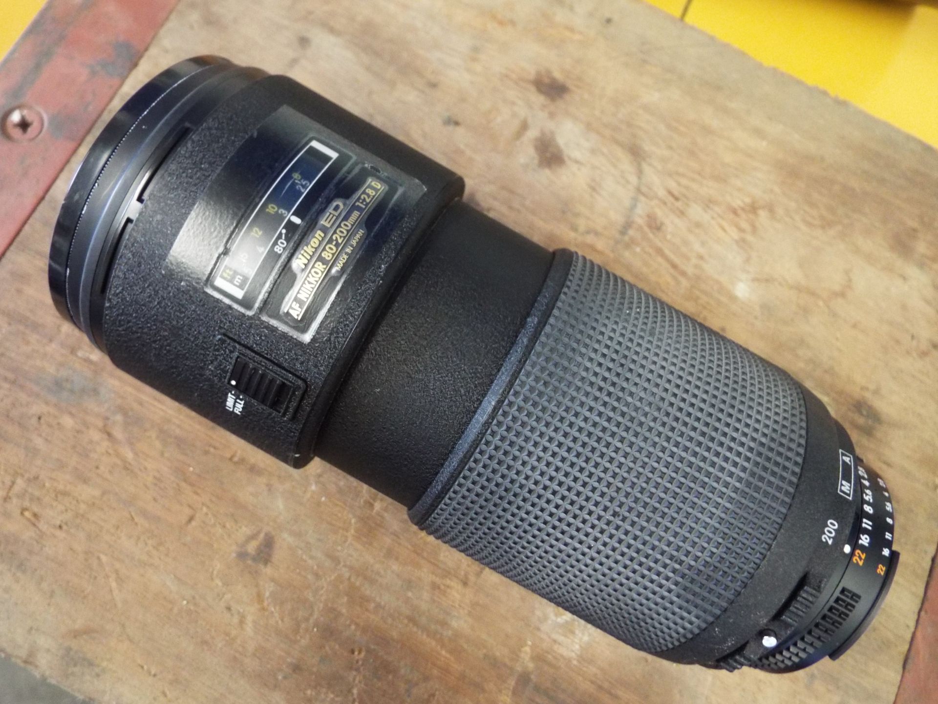 Nikon ED AF Nikkor 80-200mm 1:2.8 D Lense with Leather Carry Case - Image 2 of 8