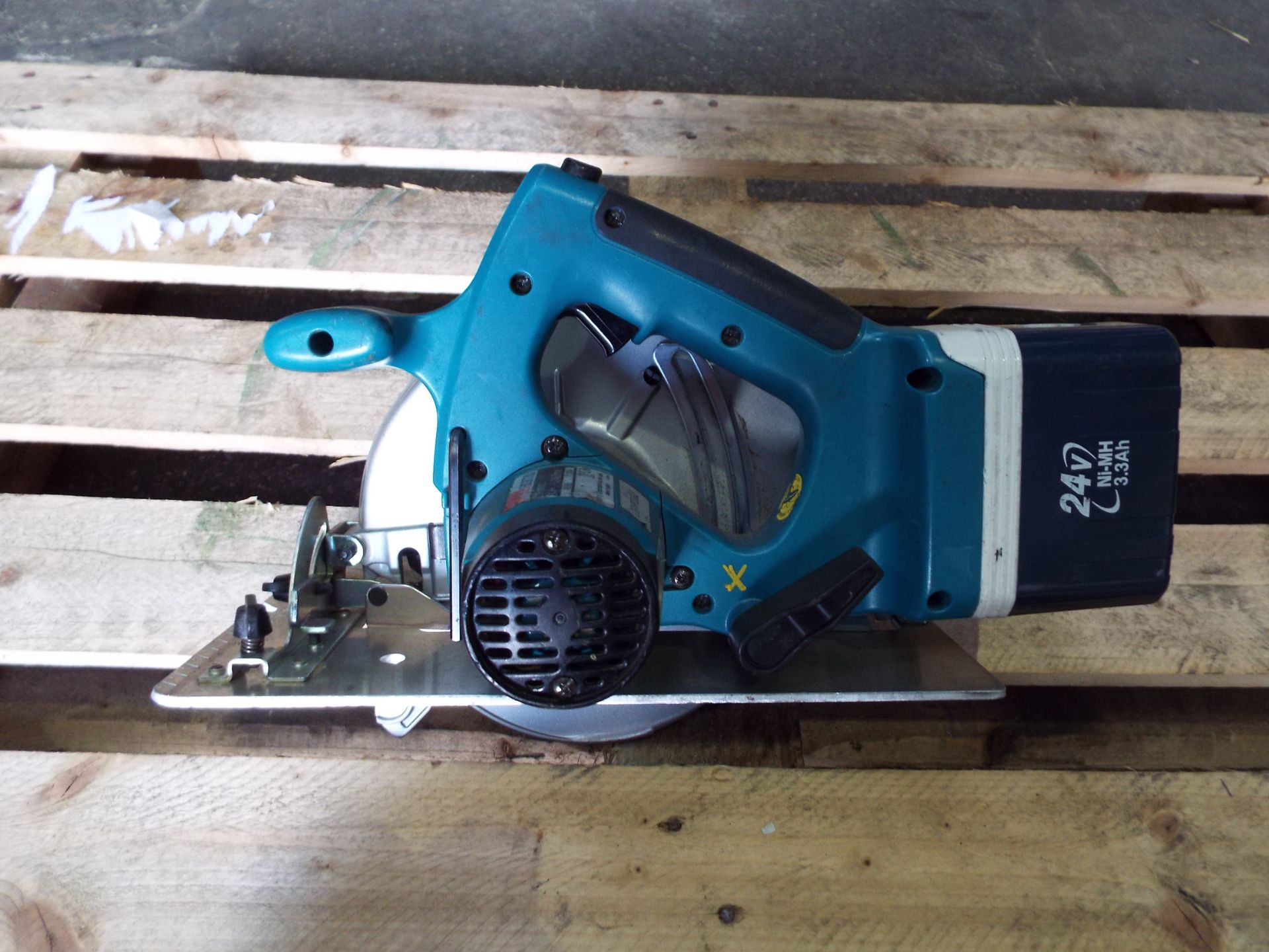 Makita BSR730 Circular Saw with Battery and Charger - Image 3 of 7