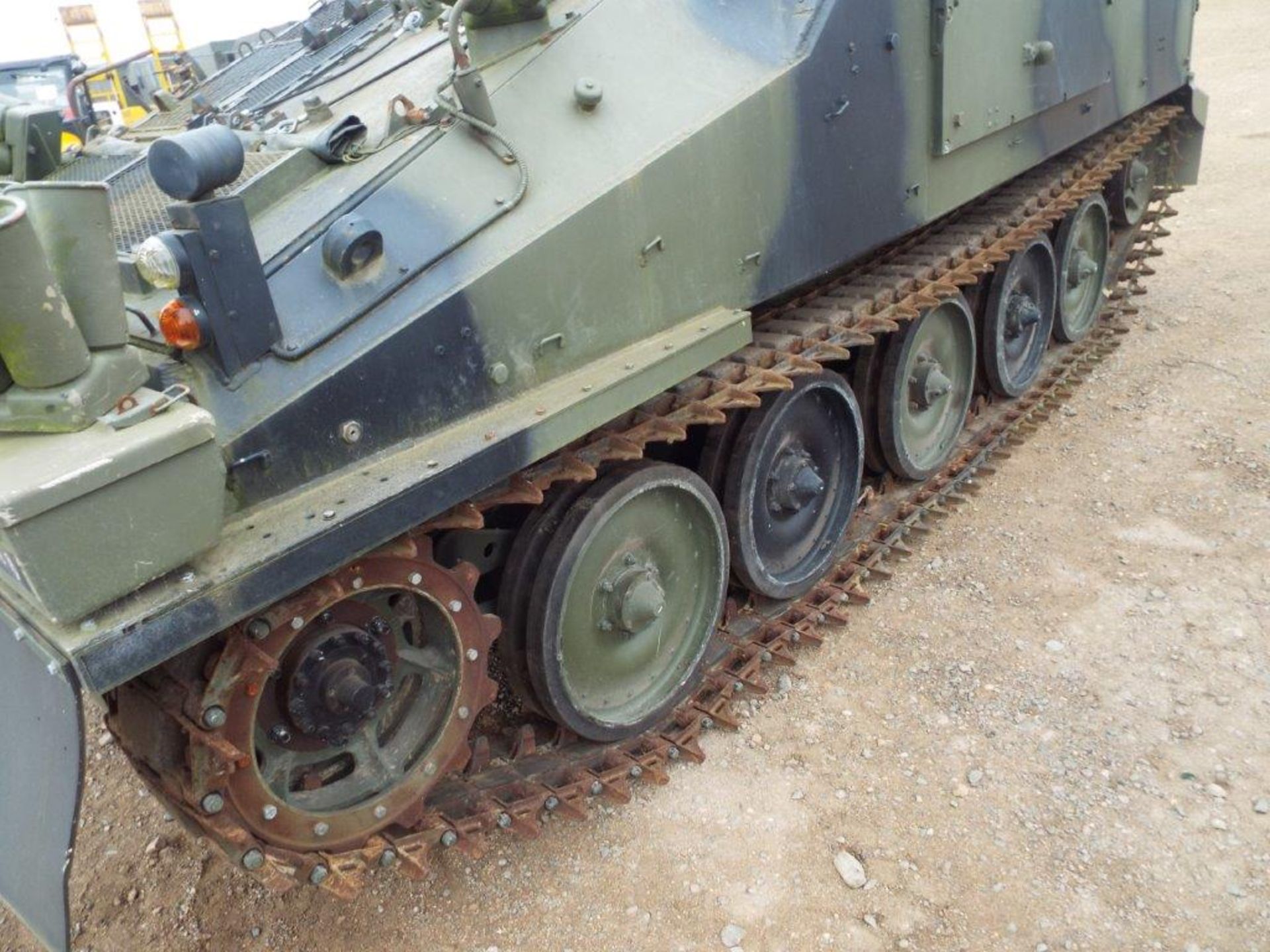 CVRT (Combat Vehicle Reconnaissance Tracked) FV105 Sultan Armoured Personnel Carrier - Bild 10 aus 30