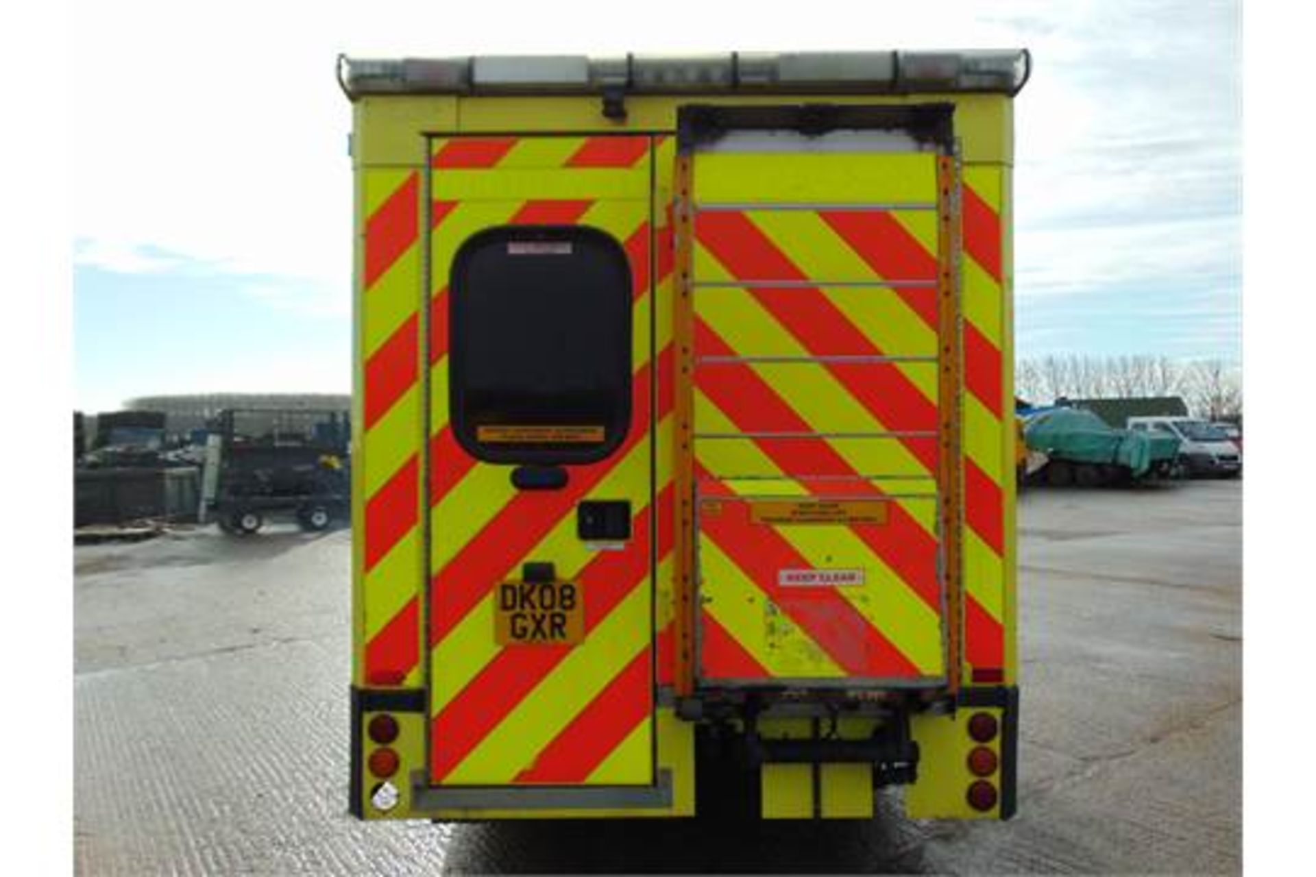 RHD Mercedes Sprinter 515 CDI Turbo Diesel Ambulance - Image 7 of 21