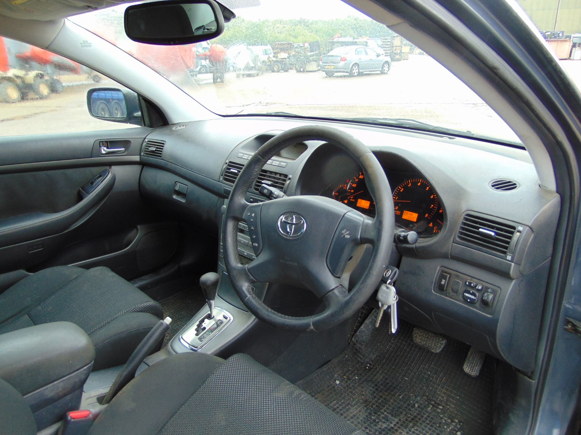 Toyota Avensis 1.8 VVTi - Image 11 of 19