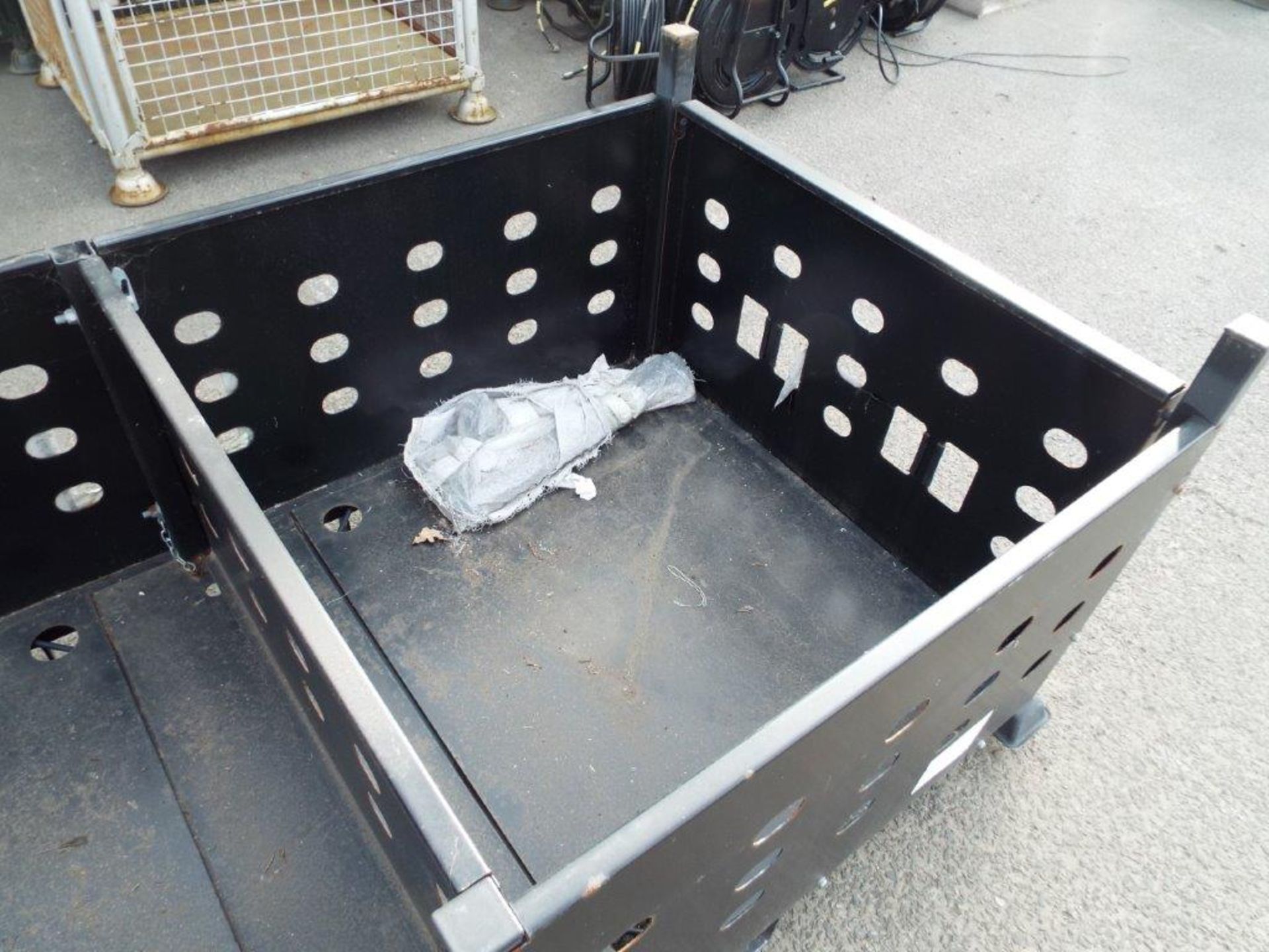 Unissued Heavy Duty Stackable Equipment Container - Bild 7 aus 8