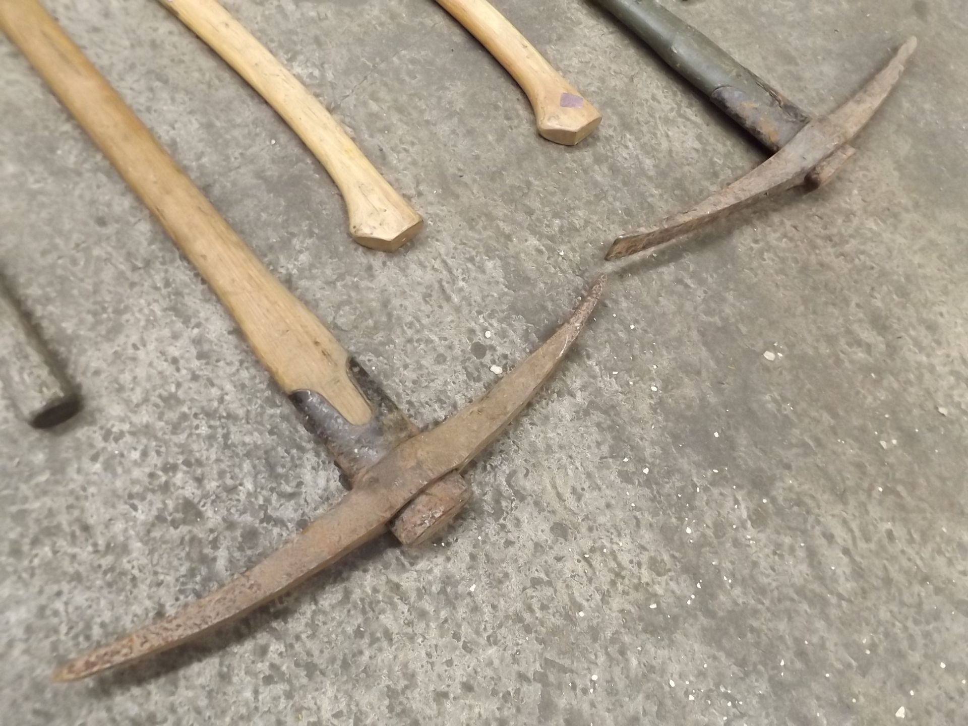 Mixed Hand Tools 2 x Axes, 2 x Pick Axes, 2 x Sledge Hammers - Image 2 of 3