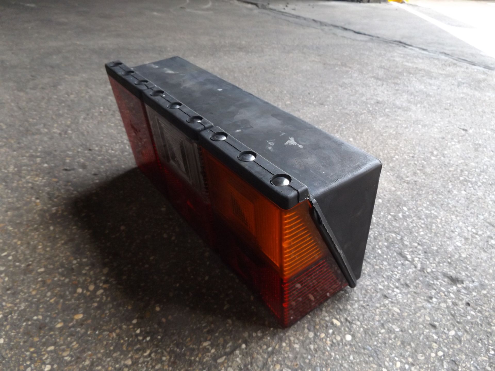 8 x DAF Rear Lamp Units P/No MZH9239 - Image 3 of 6