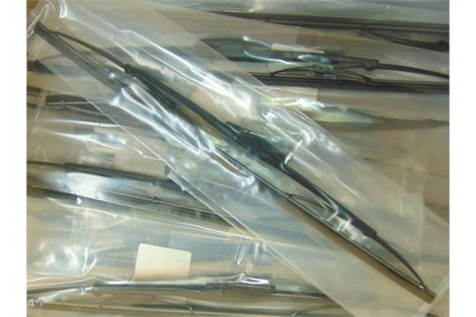 100 x Bedford Wiper Blades - Image 2 of 3