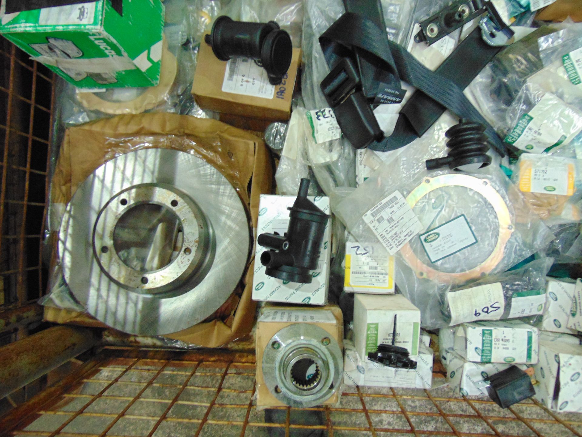 Mixed Stillage of Land Rover Parts - Image 3 of 8