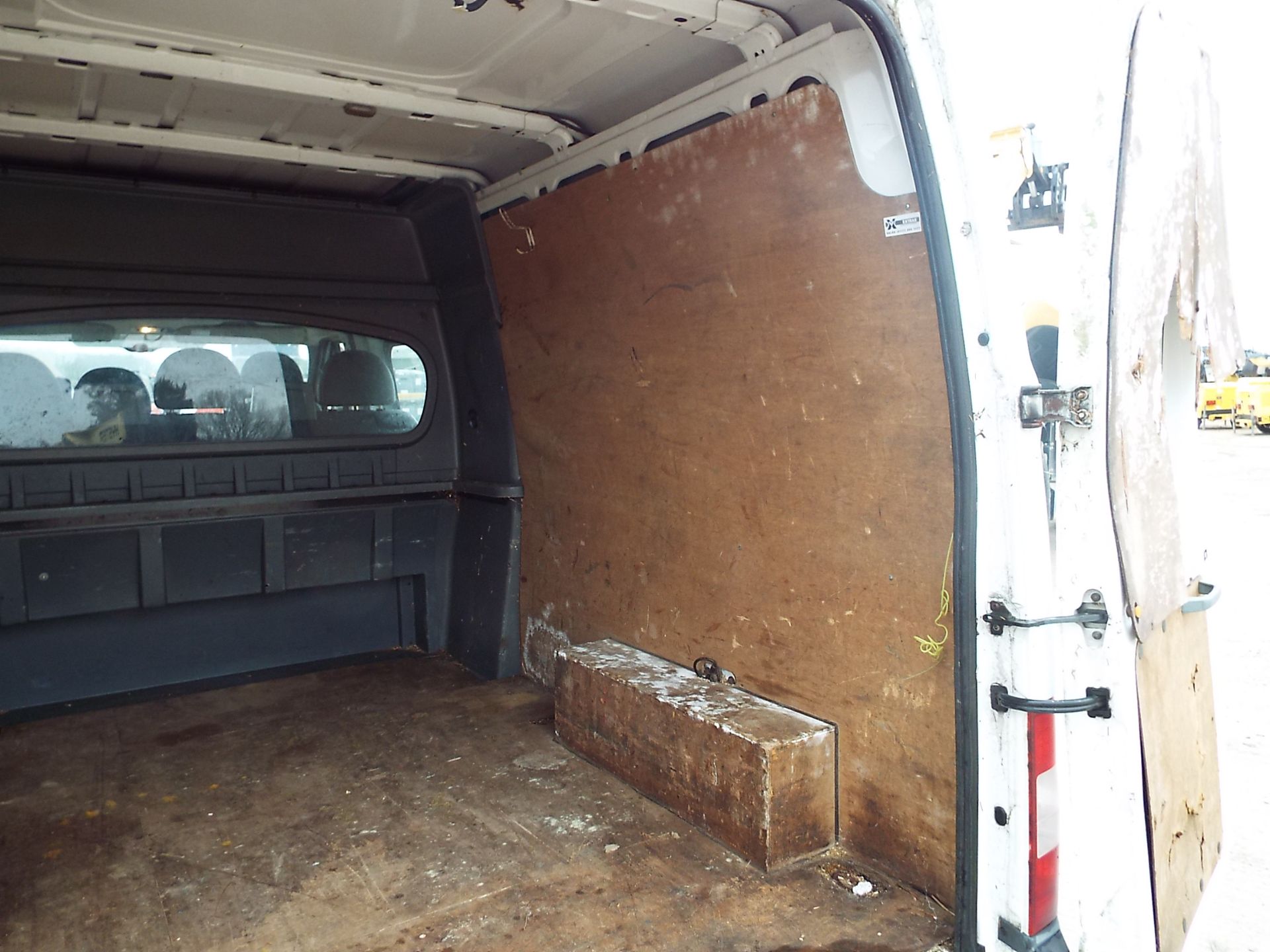 Ford Transit 115 T350L Crew Cab Panel Van - Bild 15 aus 20