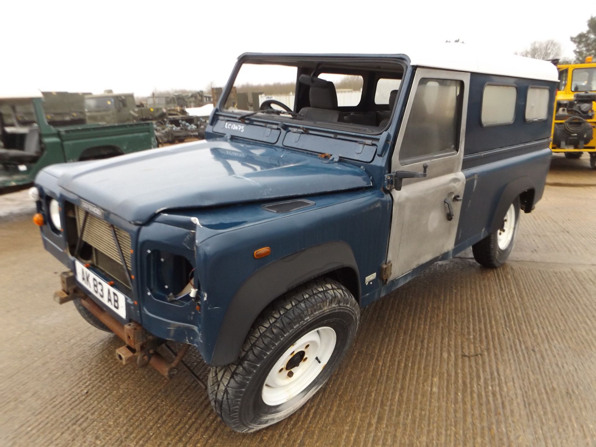 Land Rover Defender 110 TD5 suitable for spares or repairs - Image 3 of 19