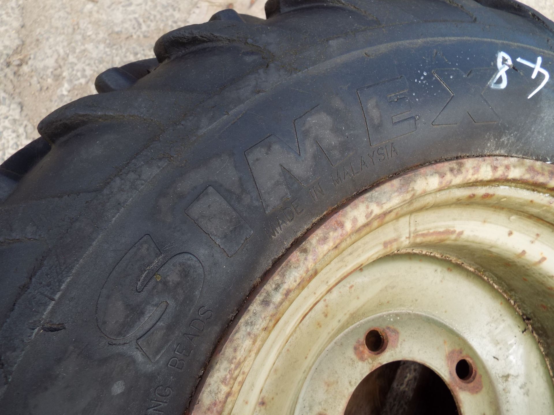 Simex Tredlite 31X15.50-15 Tyre on a 5 stud Rim - Image 2 of 7