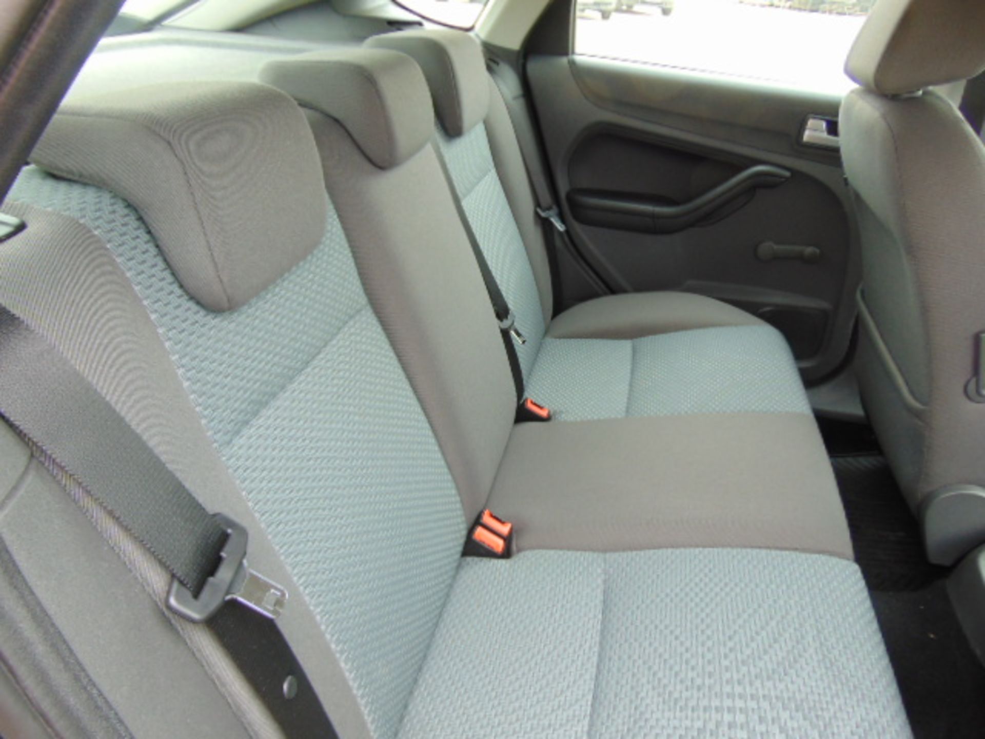 Ford Focus 1.8 TDCI Style Hatchback - Image 14 of 18