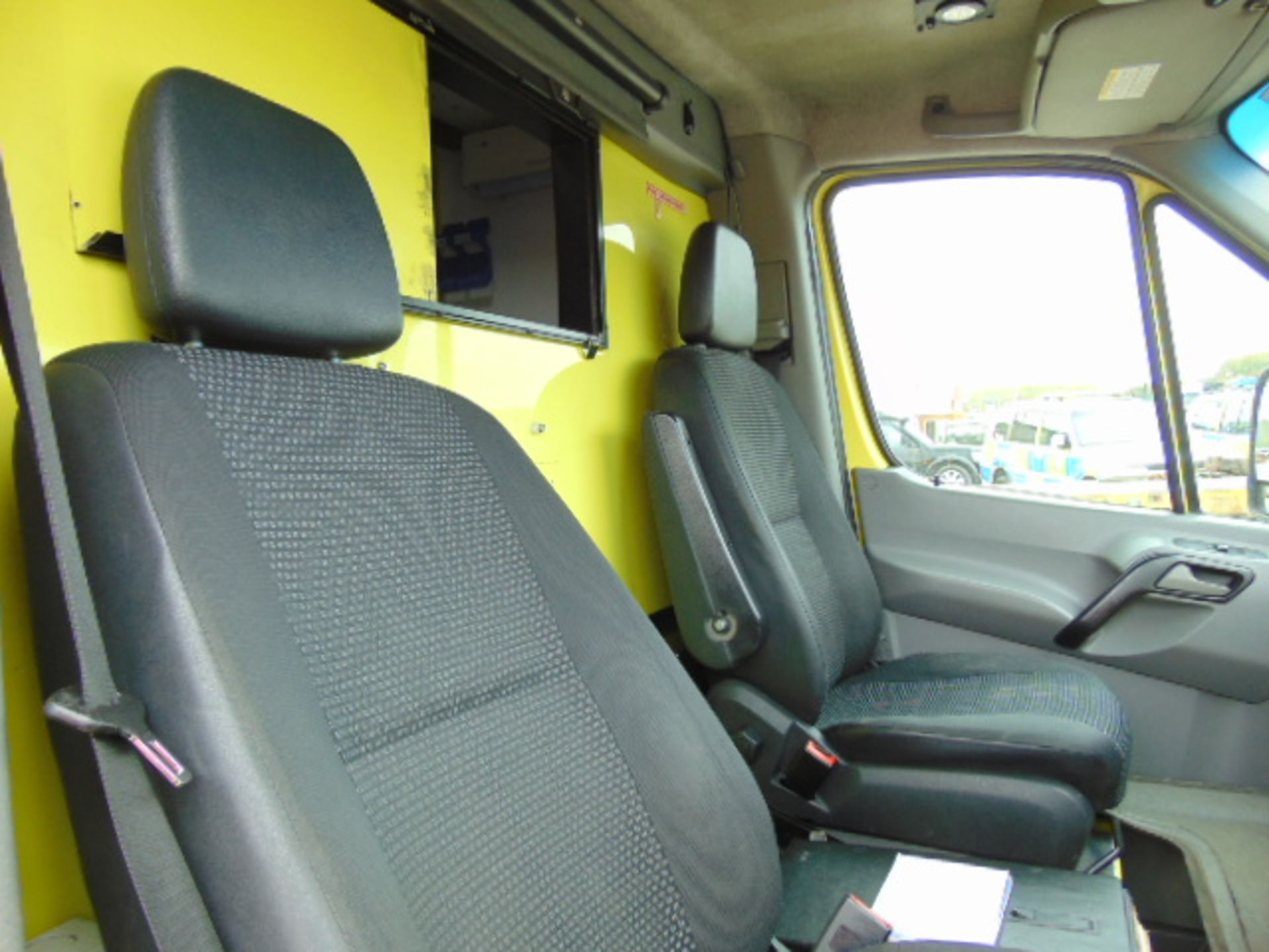 RHD Mercedes Sprinter 515 CDI Turbo Diesel Ambulance - Image 12 of 19