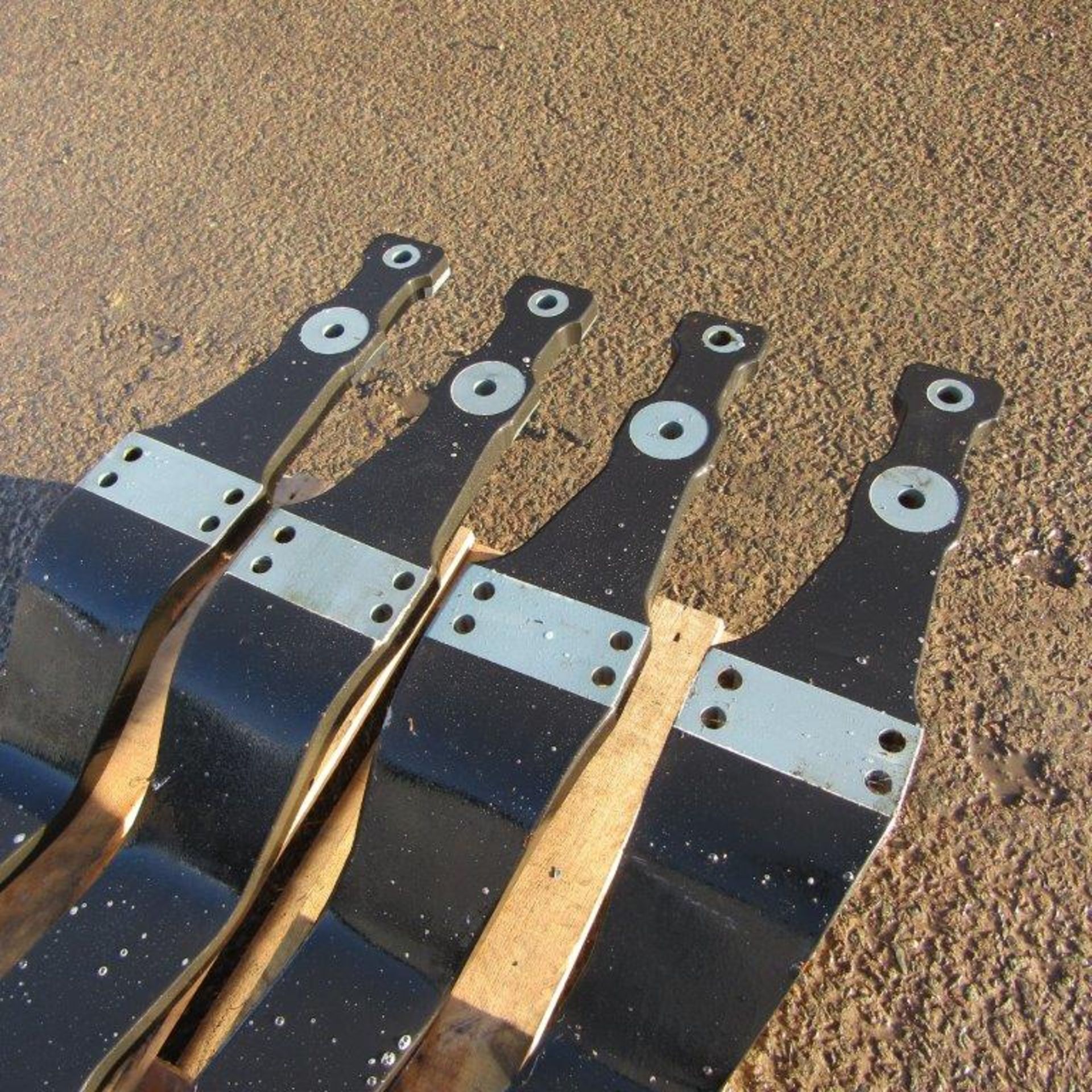 4 x Unissued Hagglunds Leaf Springs - Image 4 of 6