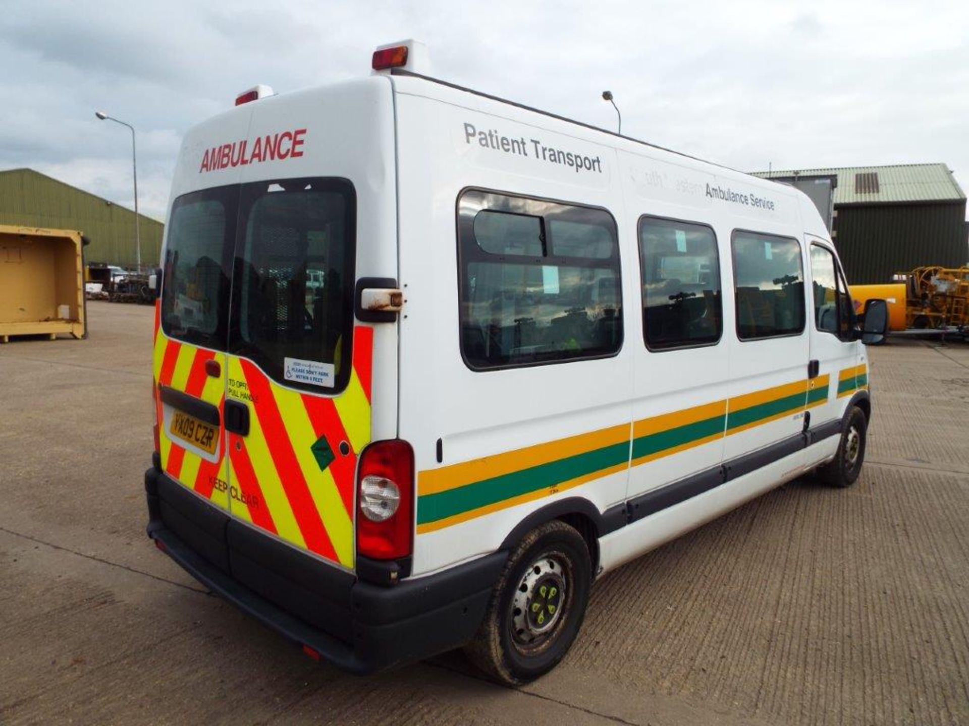 Renault Master 2.5 LM35 DCI Ambulance with Ricon 350KG Tail Lift - Image 7 of 31
