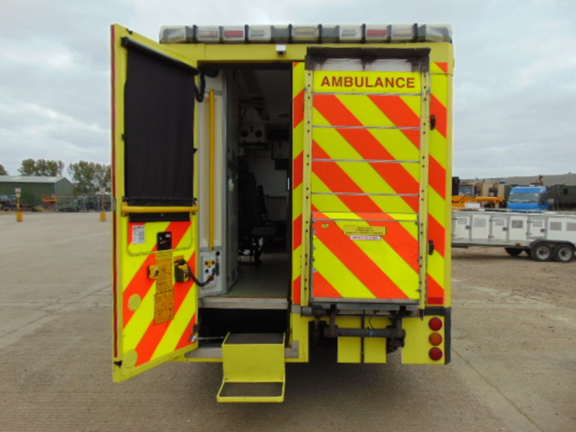 RHD Mercedes Sprinter 515 CDI Turbo Diesel Ambulance - Image 14 of 19