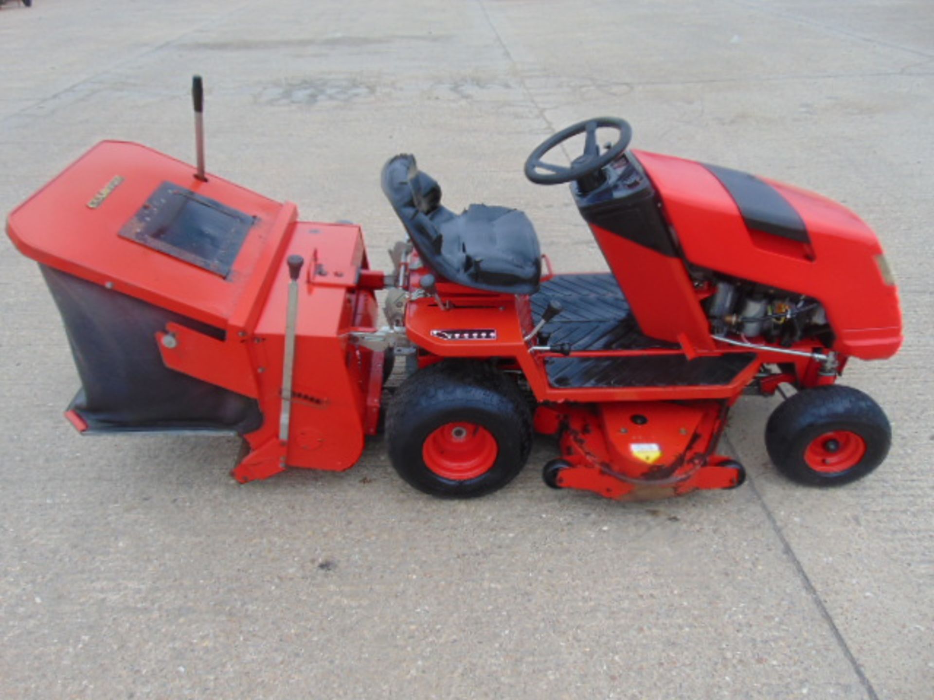 Countax K18 Twin Ride On Mower with Rear Brush and Grass Collector - Image 8 of 17