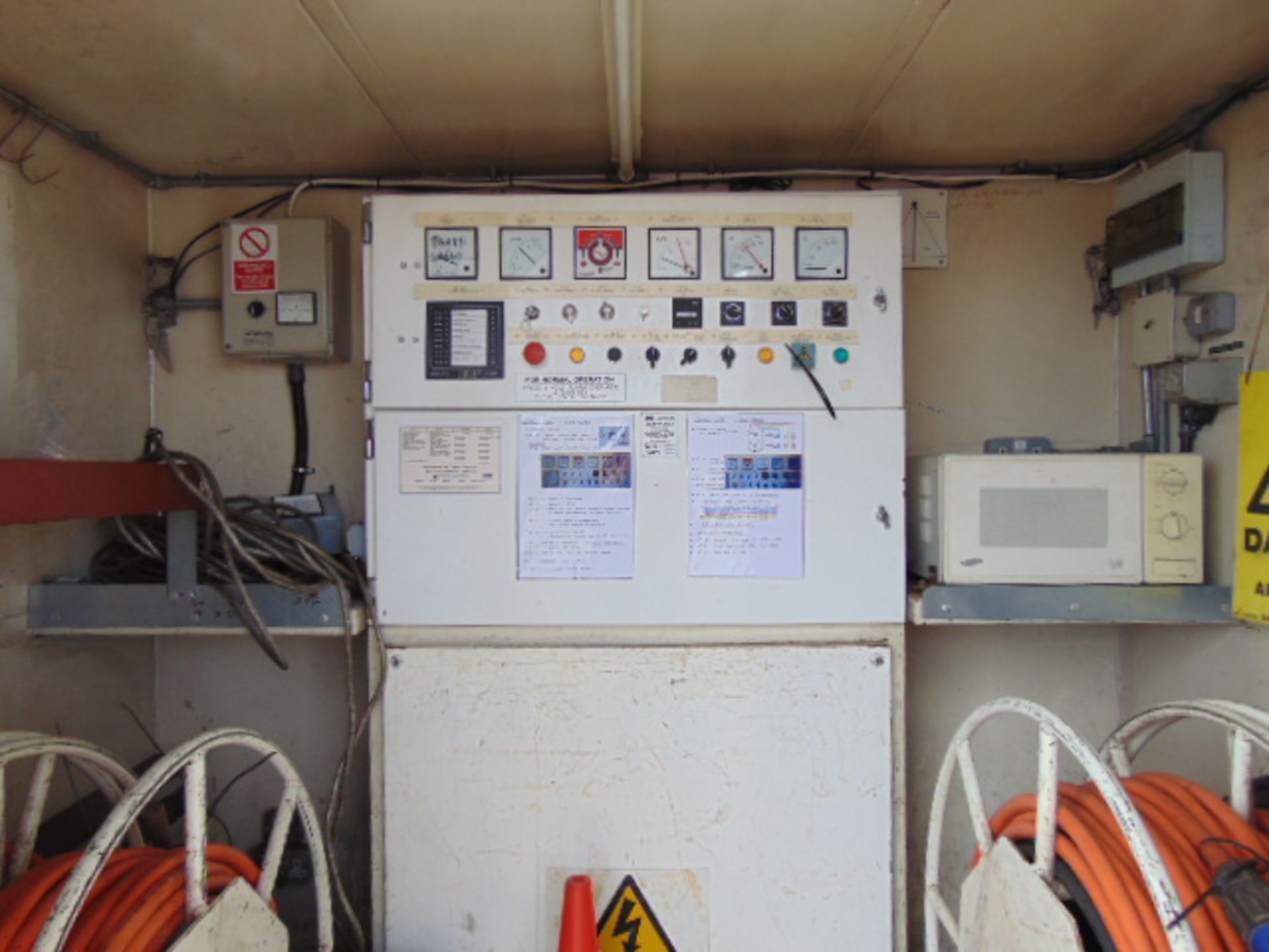 Newage Stamford 300KVA Perkins 2000 Series 3 Phase Containerised Diesel Generator - Image 9 of 26