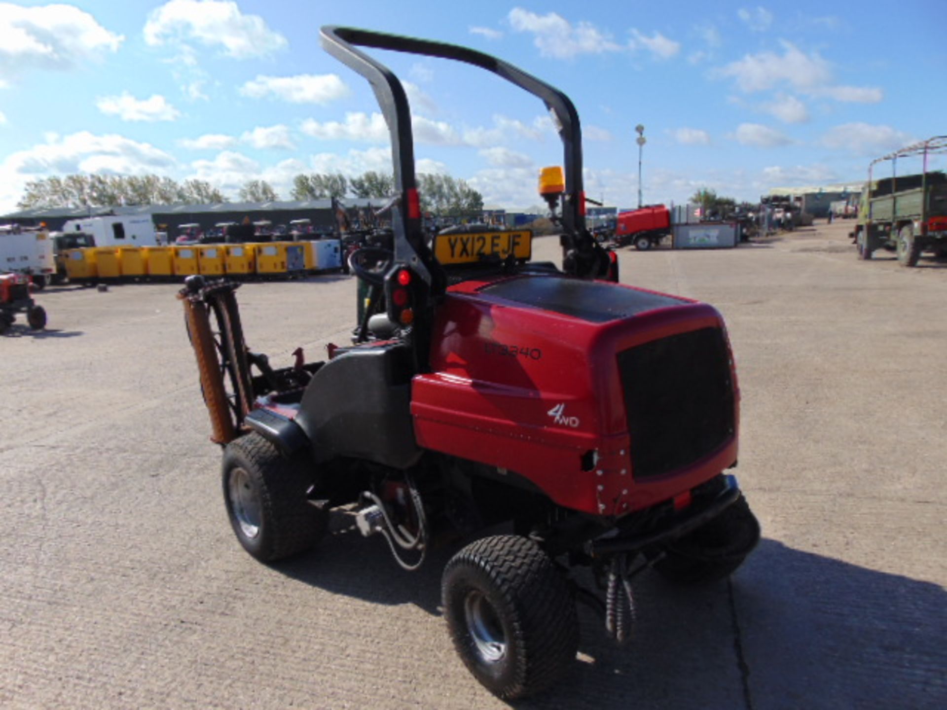 2012 Toro LT3340 4WD Triple Gang Ride on Mower - Image 5 of 15