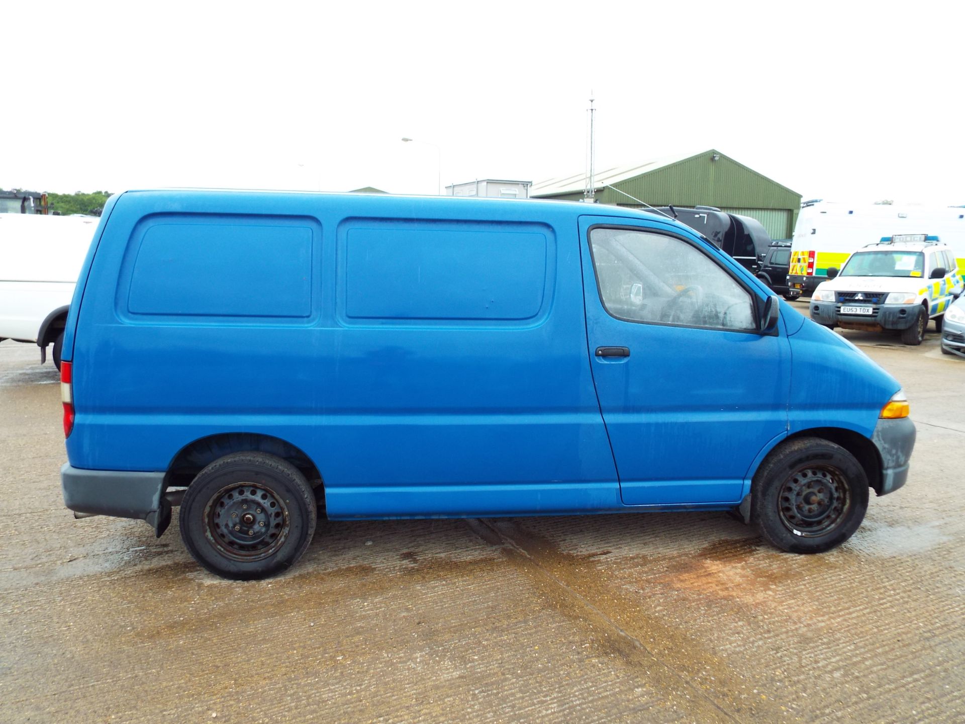 Toyota Hiace 2.4 D - Image 8 of 21