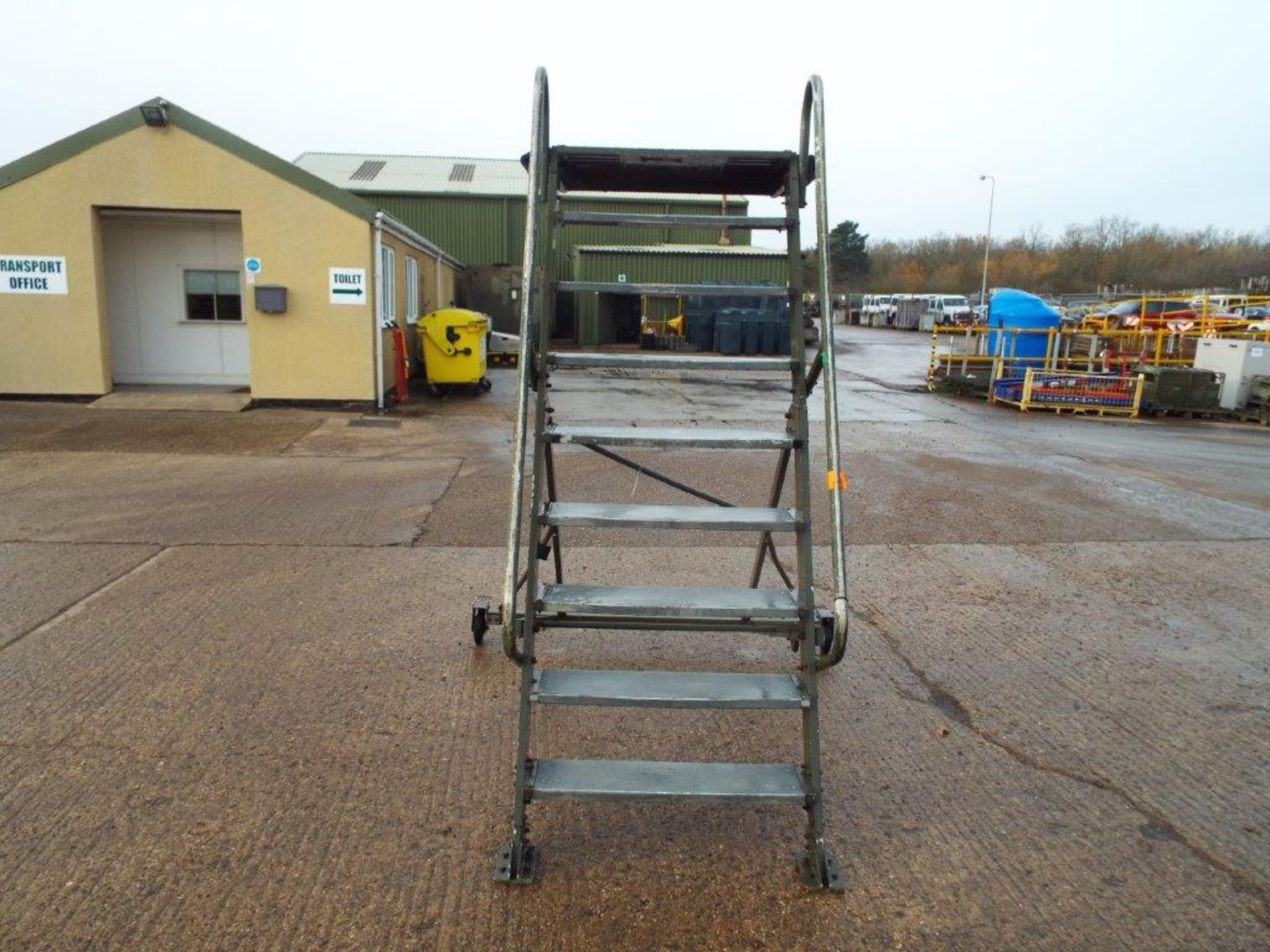 2.2m 9-Step Mobile Access Ladder - Image 2 of 10