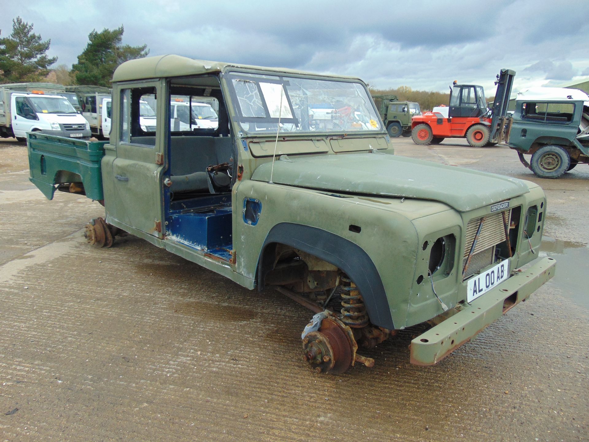 Land Rover Defender 130 TD5 suitable for spares or repairs