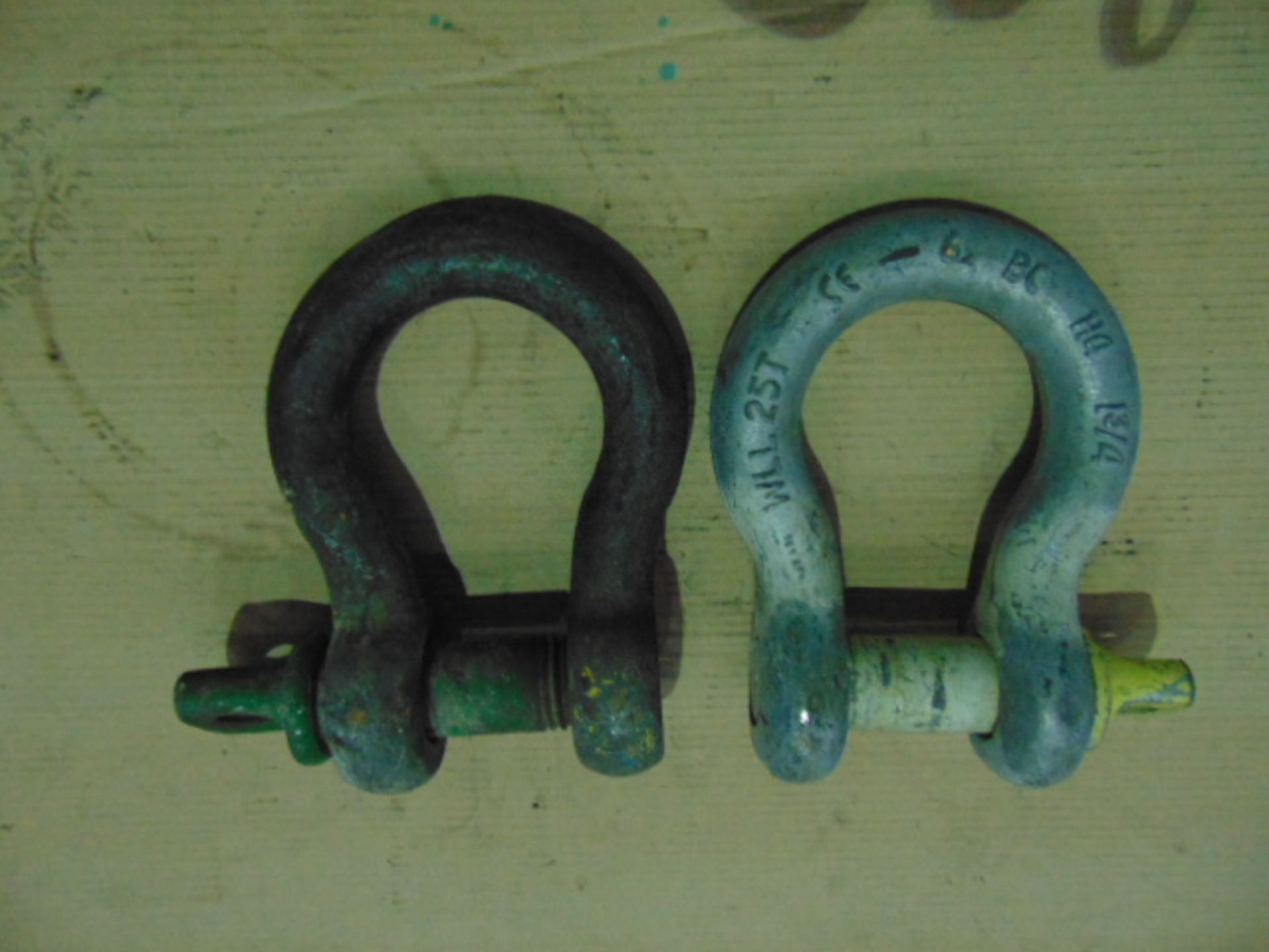 2 x 25T Recovery Shackles