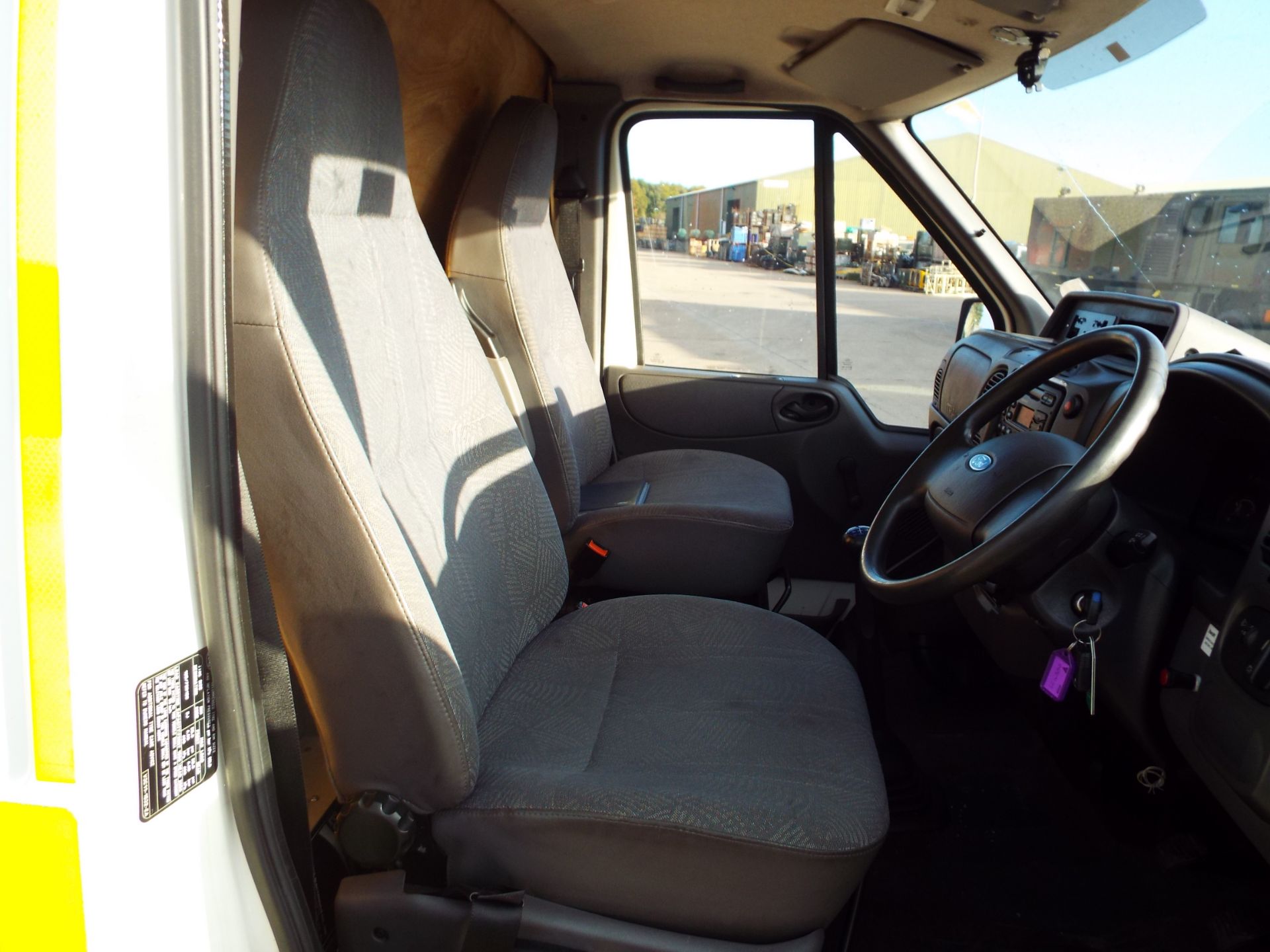 Ford Transit 125 T430 with Tail Lift - Only 35,828 miles! - Image 11 of 23