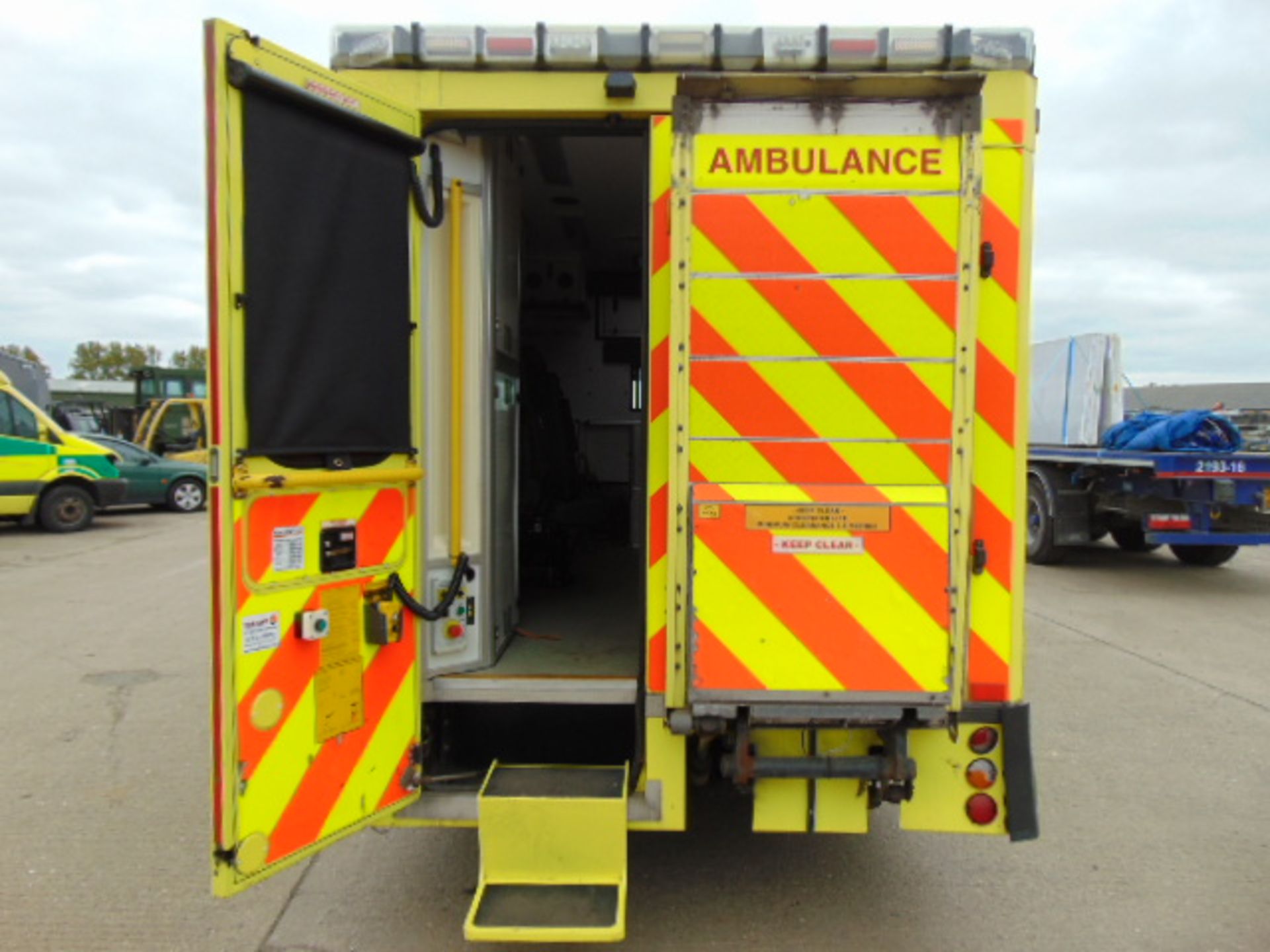 RHD Mercedes Sprinter 515 CDI Turbo Diesel Ambulance - Image 14 of 21