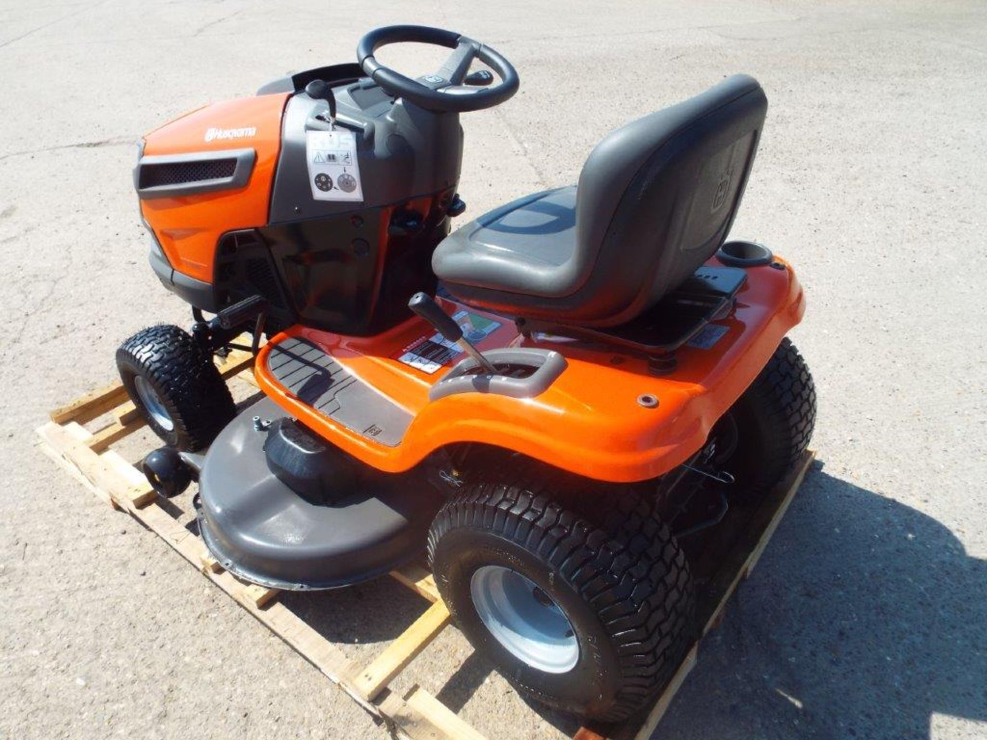 Husqvarna YTA22V46 22-HP V-twin Automatic 46-in Ride On Lawn Tractor - Image 5 of 26