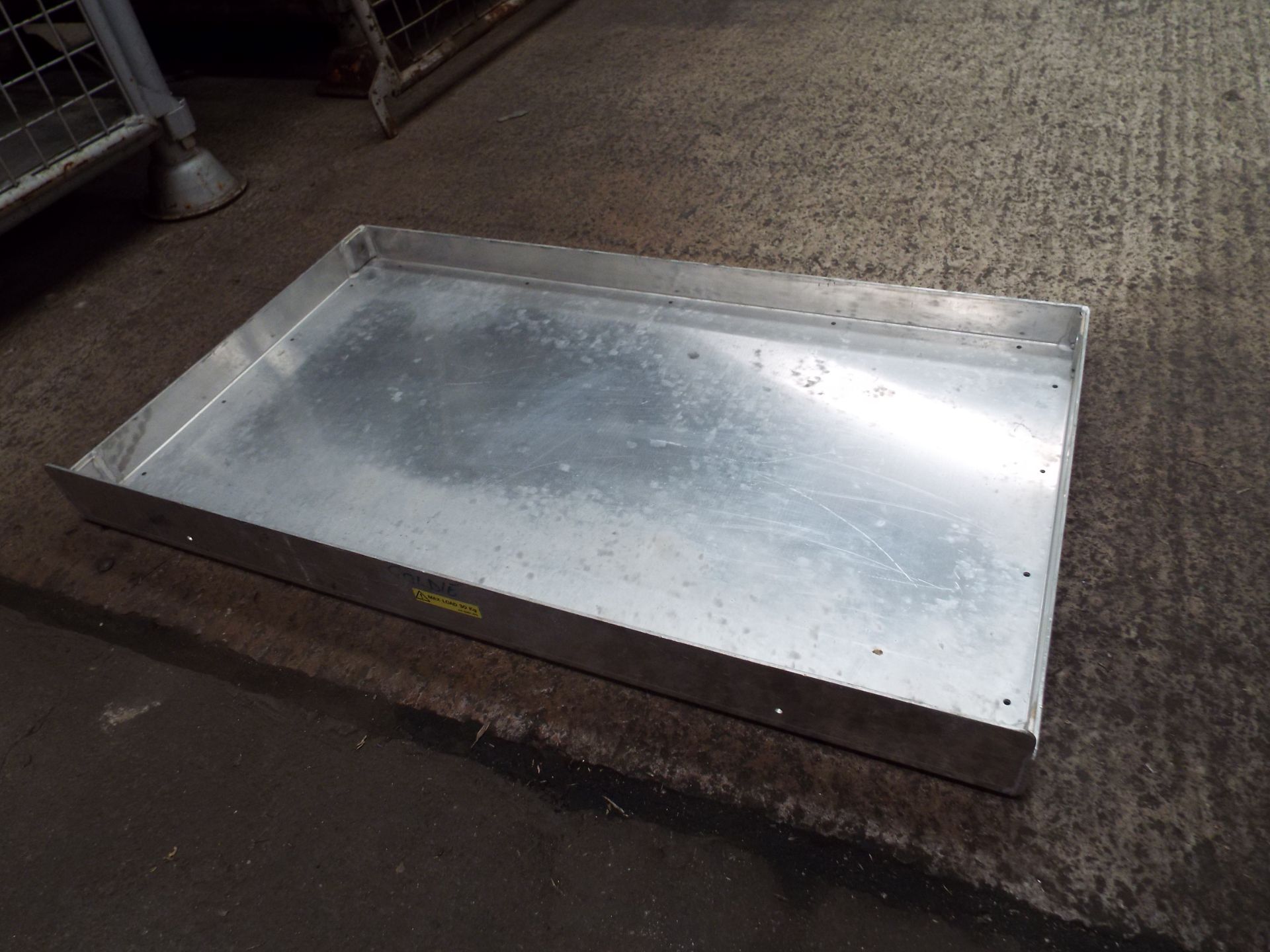 Heavy Duty Vehicle Ration Stowage Box with 6 x Aluminium Trays - Image 4 of 5