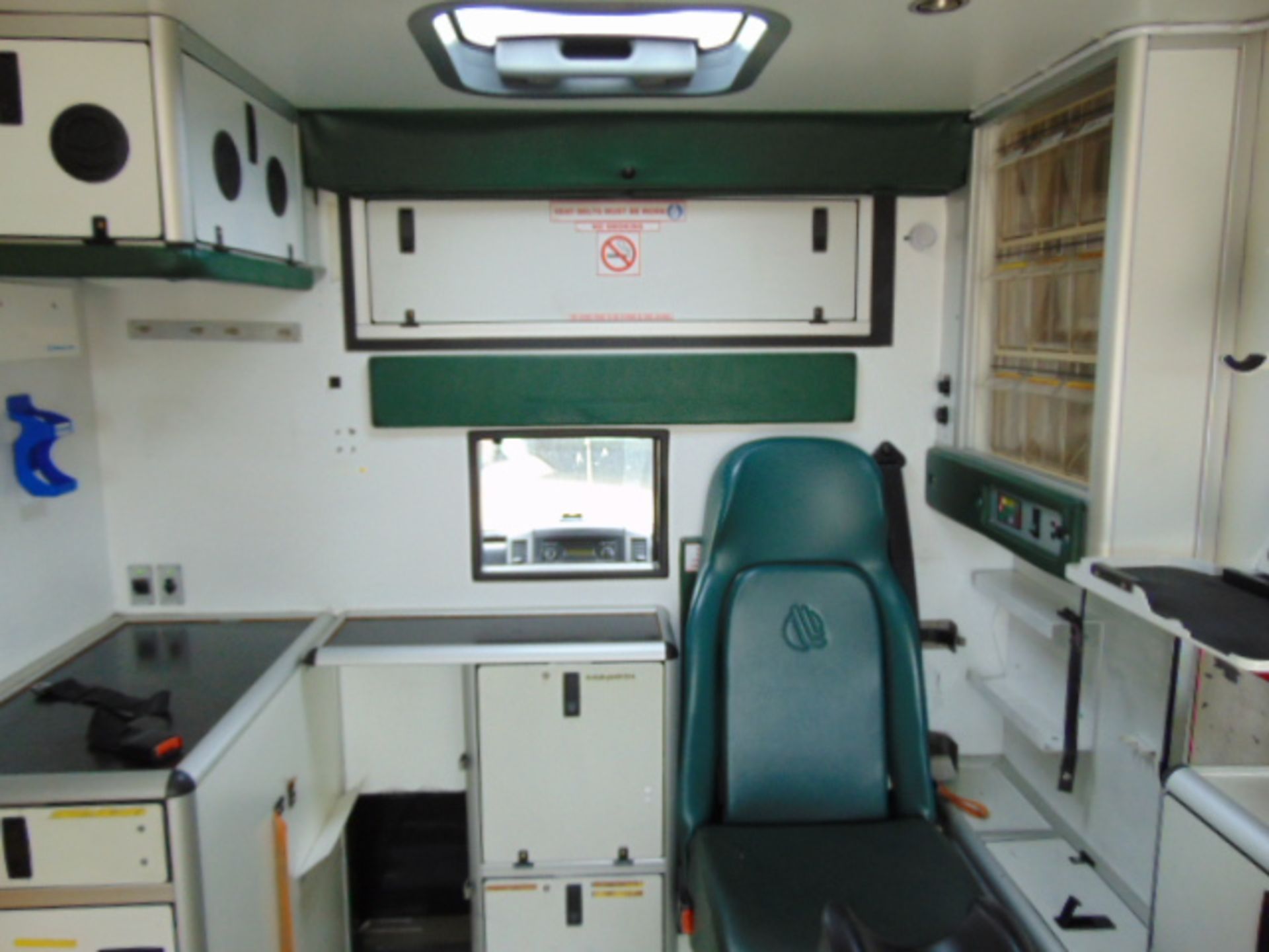 RHD Mercedes Sprinter 515 CDI Turbo Diesel Ambulance - Image 16 of 21