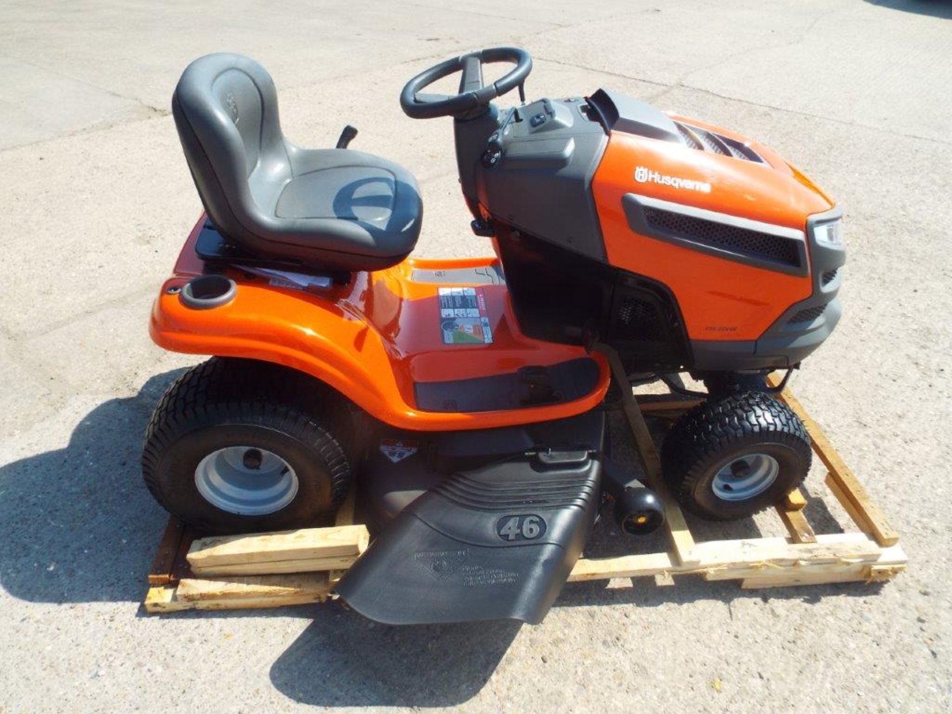 Husqvarna YTA22V46 22-HP V-twin Automatic 46-in Ride On Lawn Tractor - Image 8 of 26