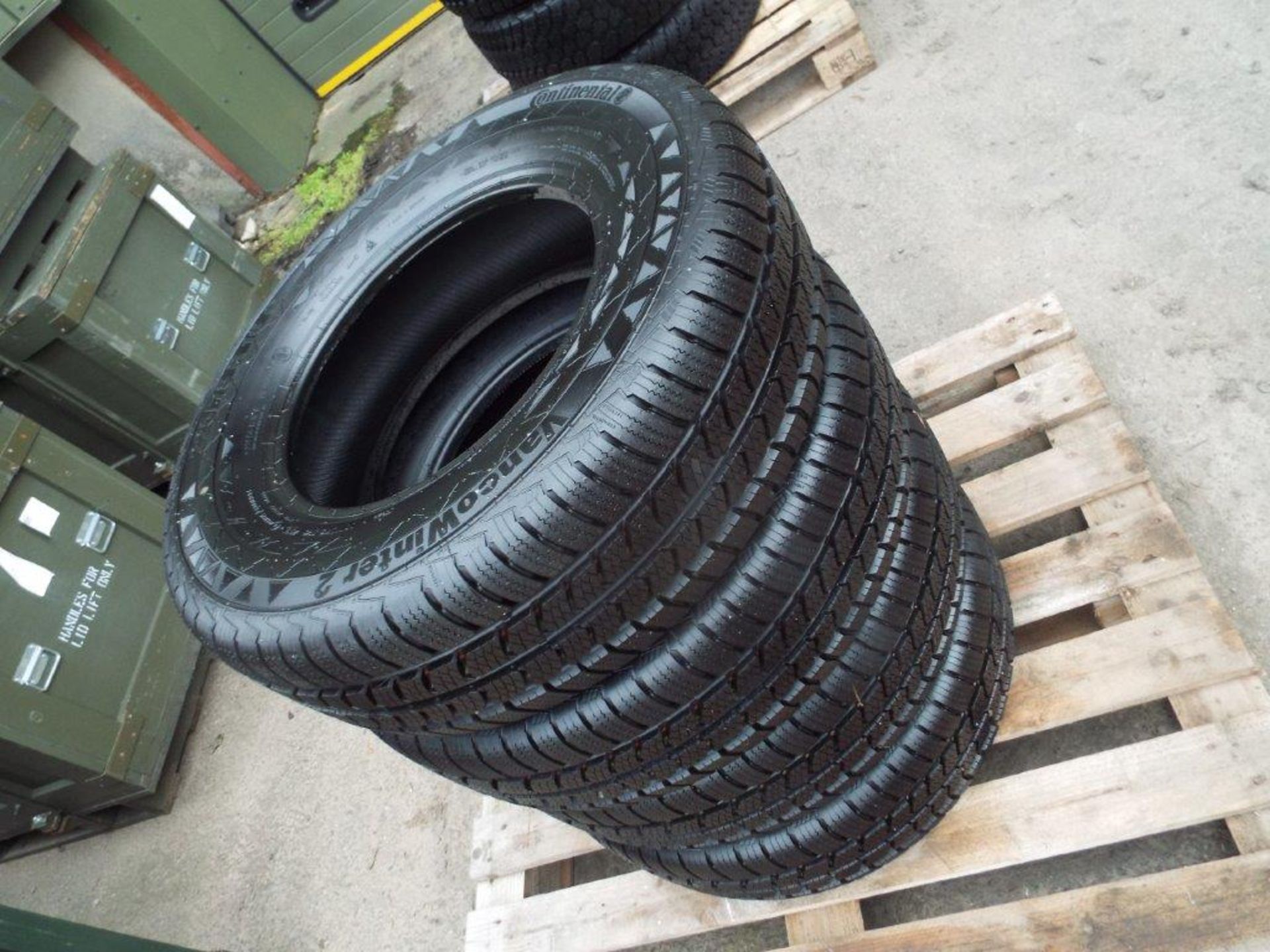 4 x Continental Vancowinter 2 225/75 R16 C Winter Tyres