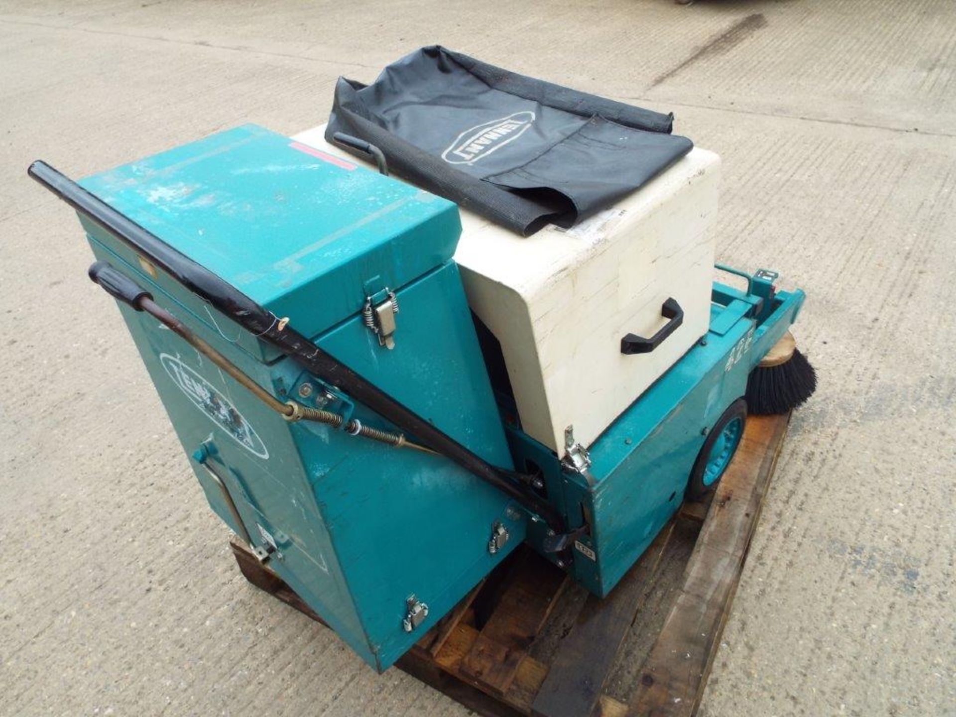 Tennant 42E Walk Behind Electric Sweeper - Image 7 of 15