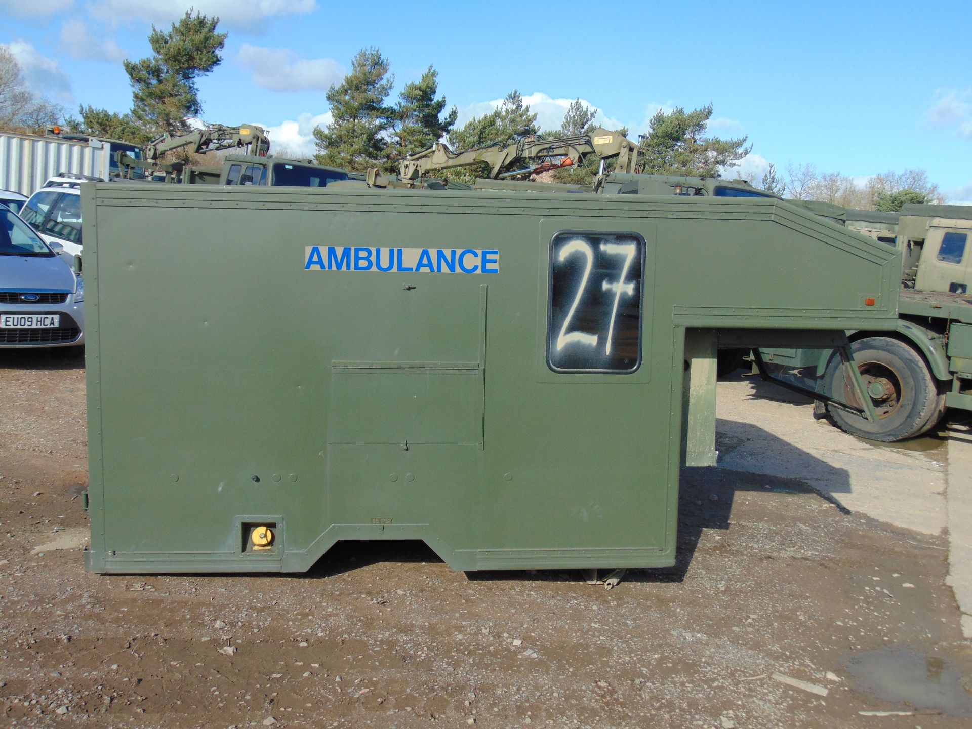 Land Rover Pulse Ambulance 130 Take Off Marshall Rear Body Assembly - Bild 8 aus 11