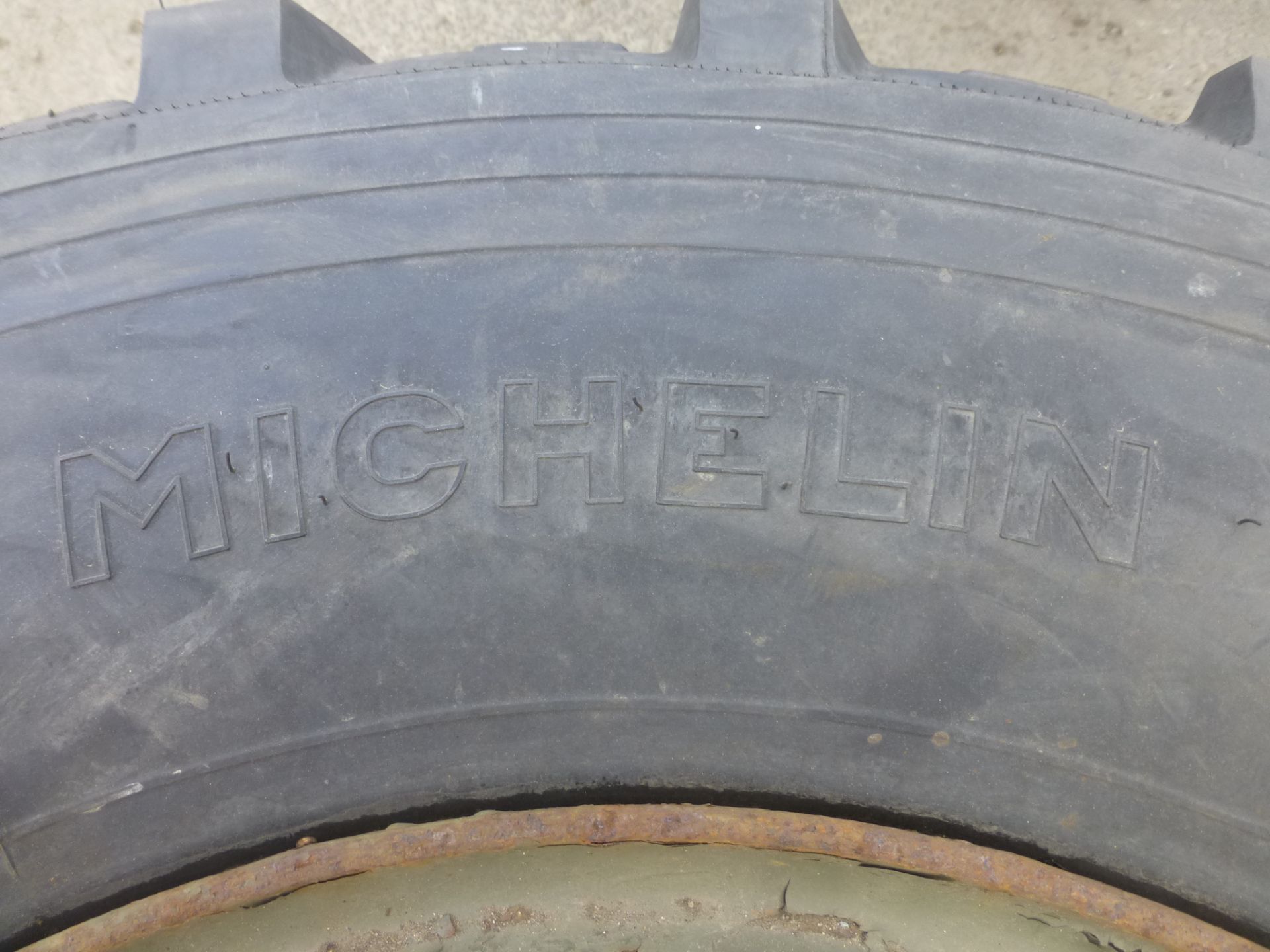 1 x Michelin G20 Pilote XL 15.5/80 R 20 Tyre Complete with 10 Stud Rim - Image 4 of 6