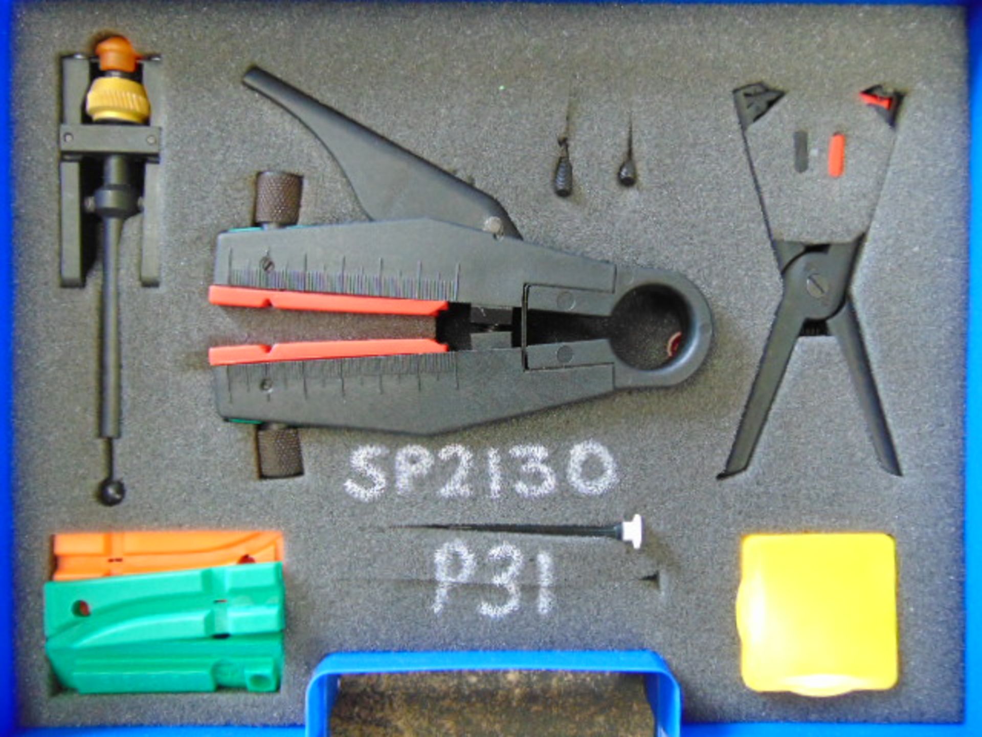 RS Components Fibre Optic Strip Kit P/No 538-870 complete with Transit Case - Image 3 of 9