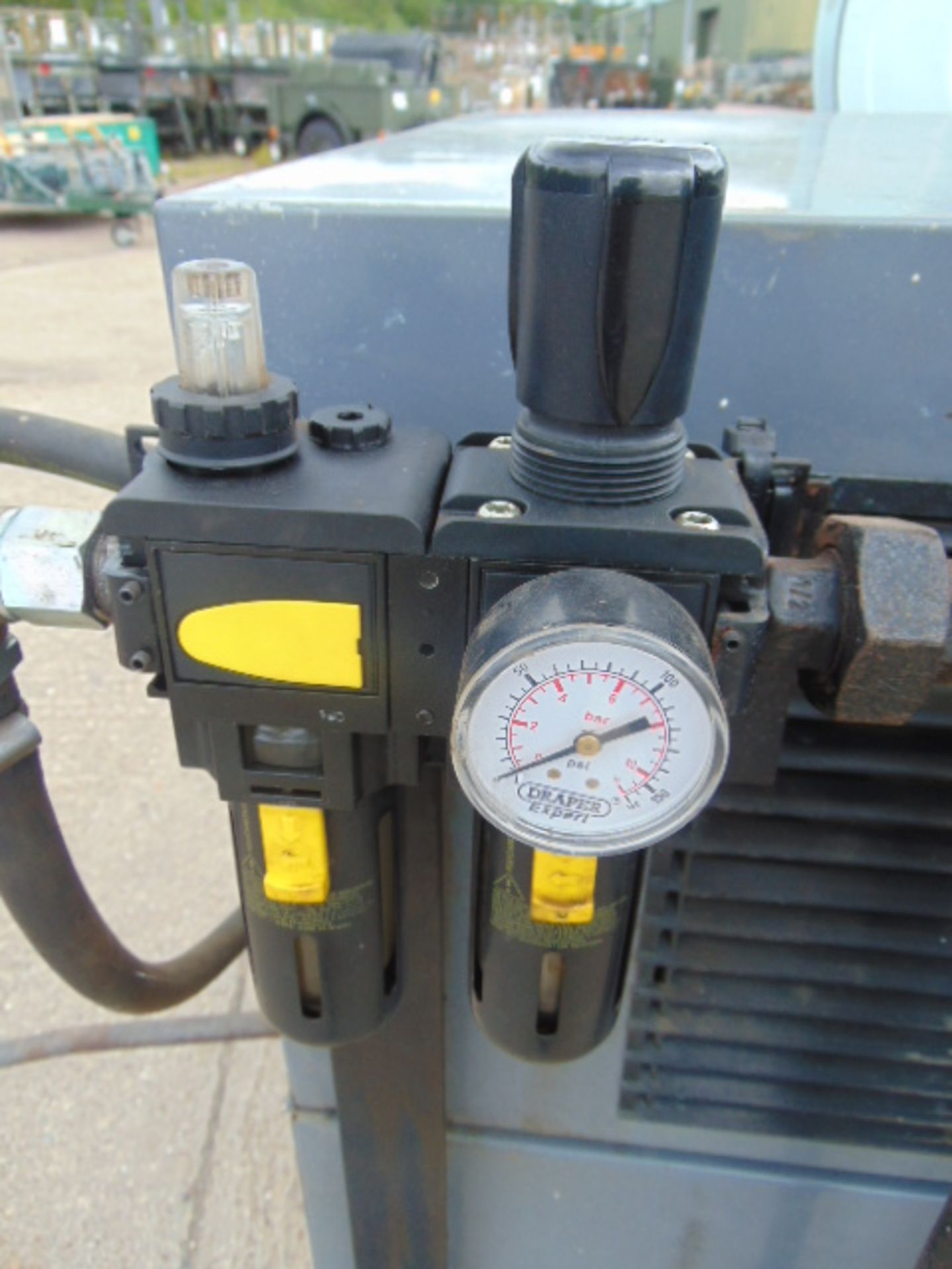 Atlas Copco LE9 Trolley Mounted Air Compressor with Hoses etc - Image 18 of 20