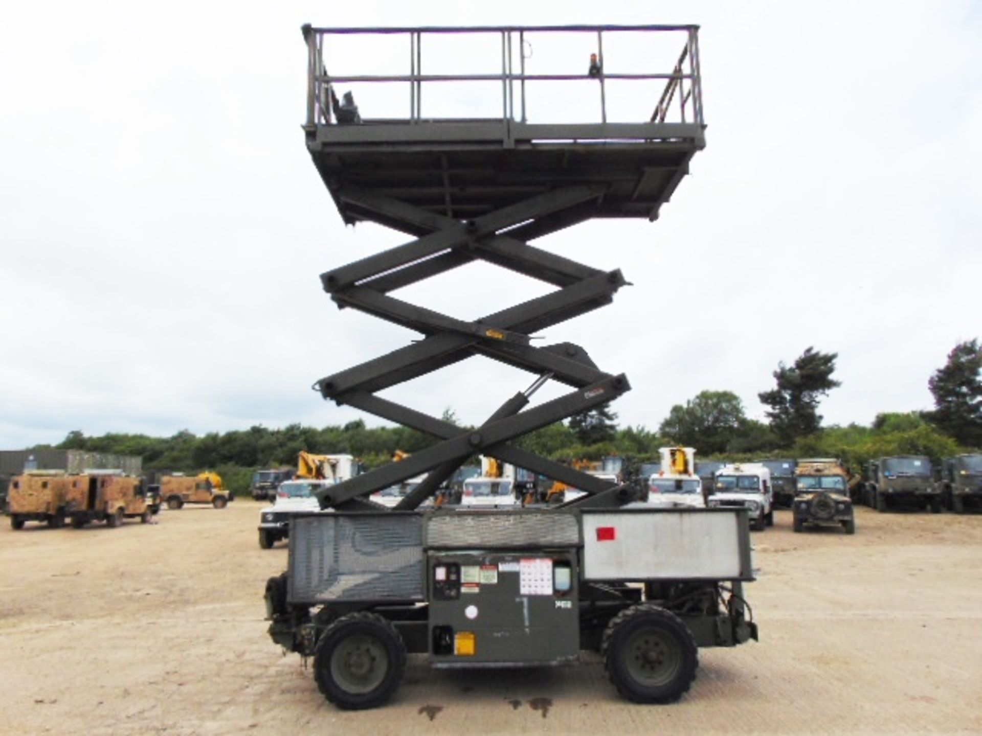 Grove SM3184 7.62m Self Propelled Aerial Work Platform - Bild 4 aus 19