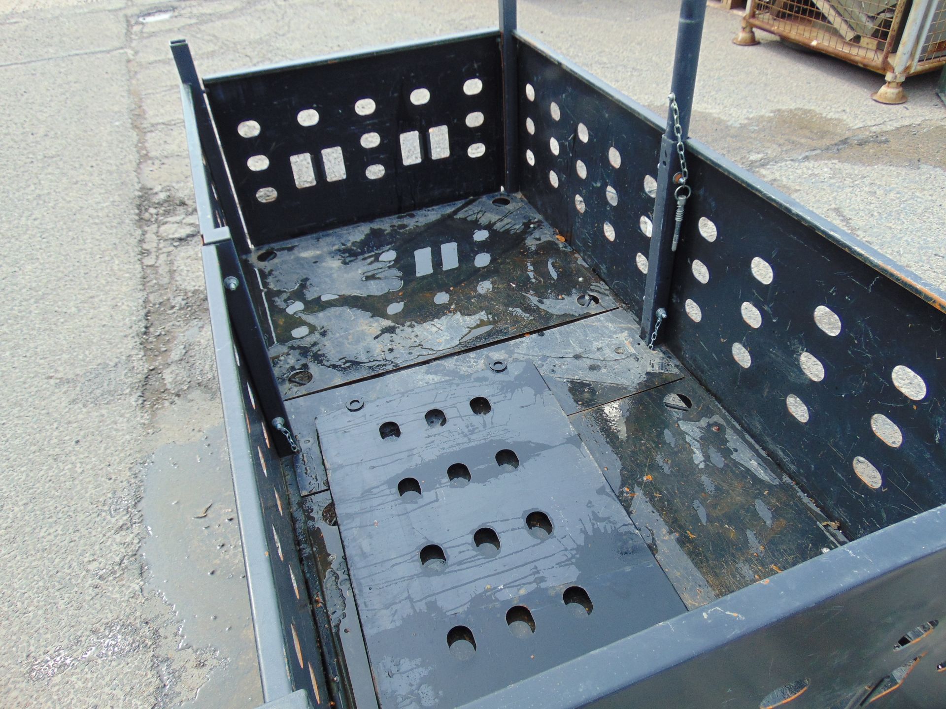 Heavy Duty Stackable Equipment Container - Bild 5 aus 7